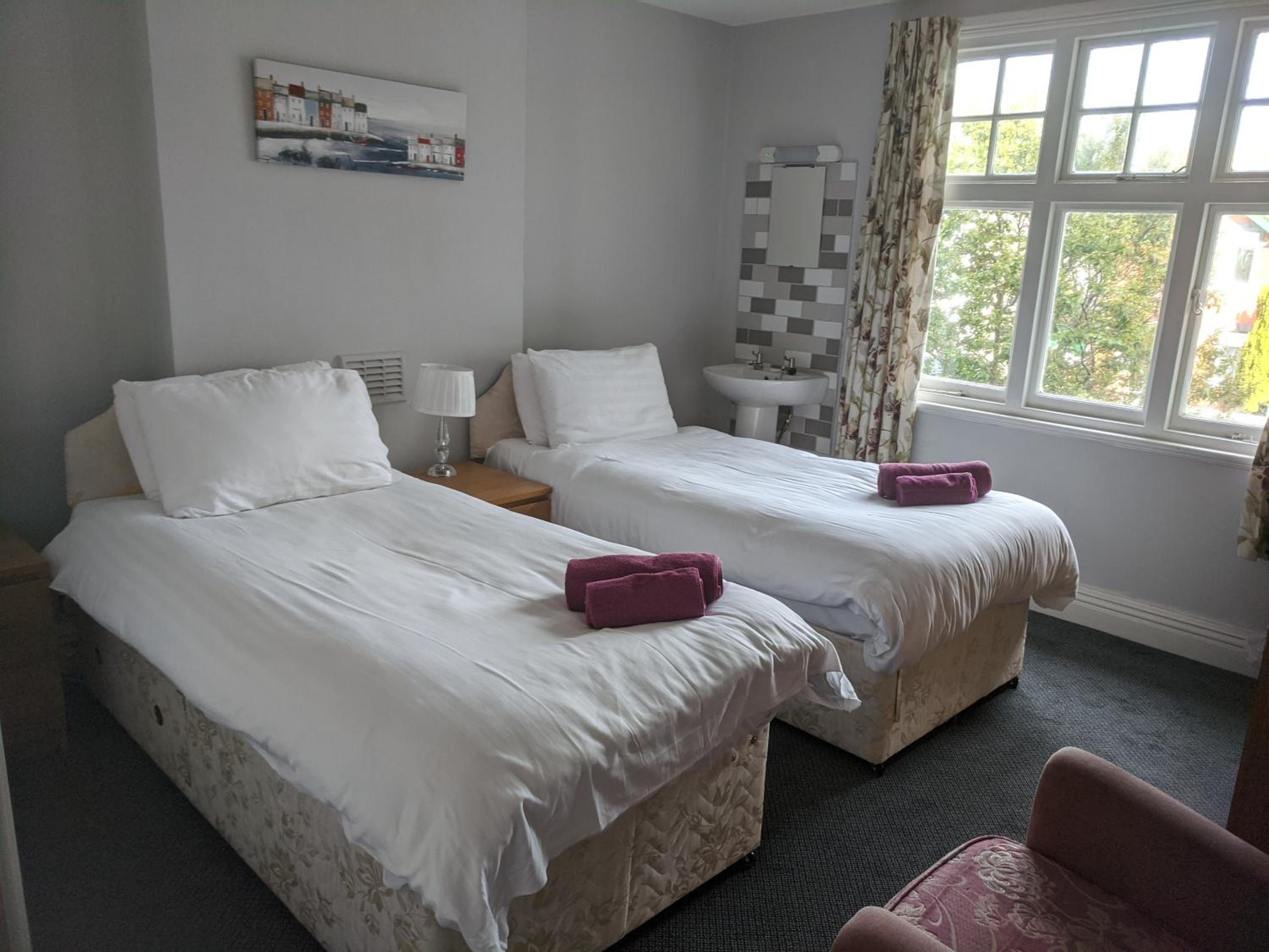Twin Room with Private Bathroom