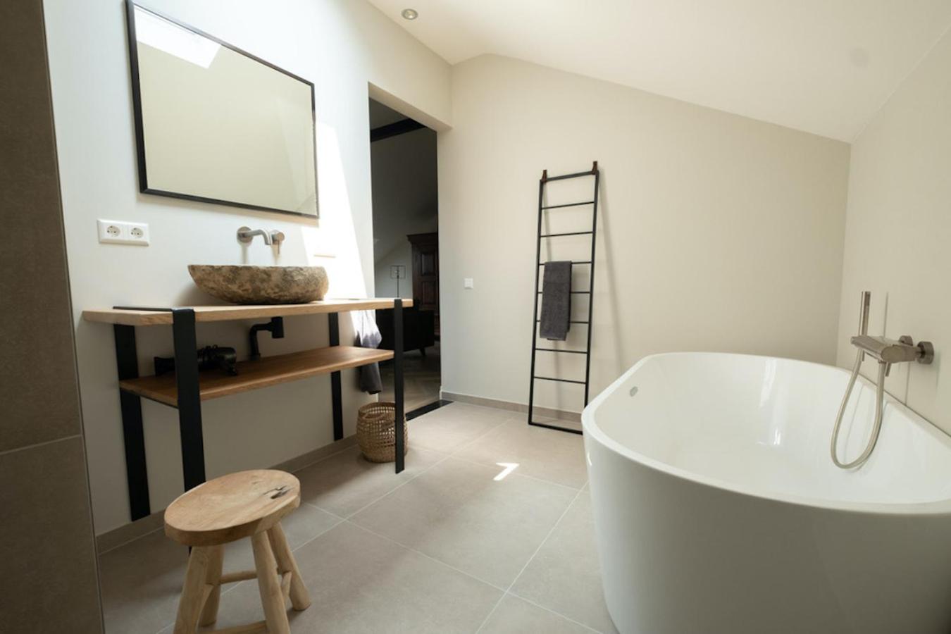 Deluxe Double Room with Bath - Photo 2
