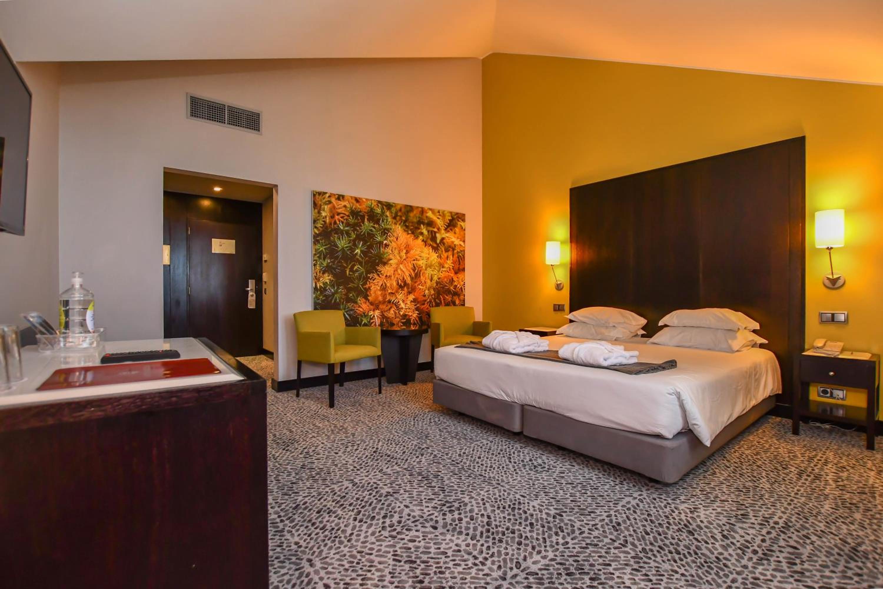 Double or Twin Room - Photo 3