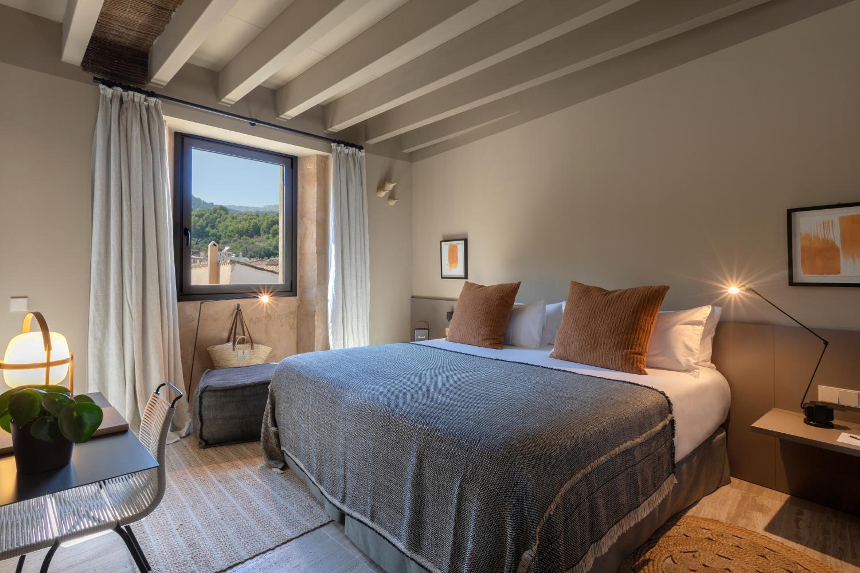 Deluxe Double Room with Mountain View