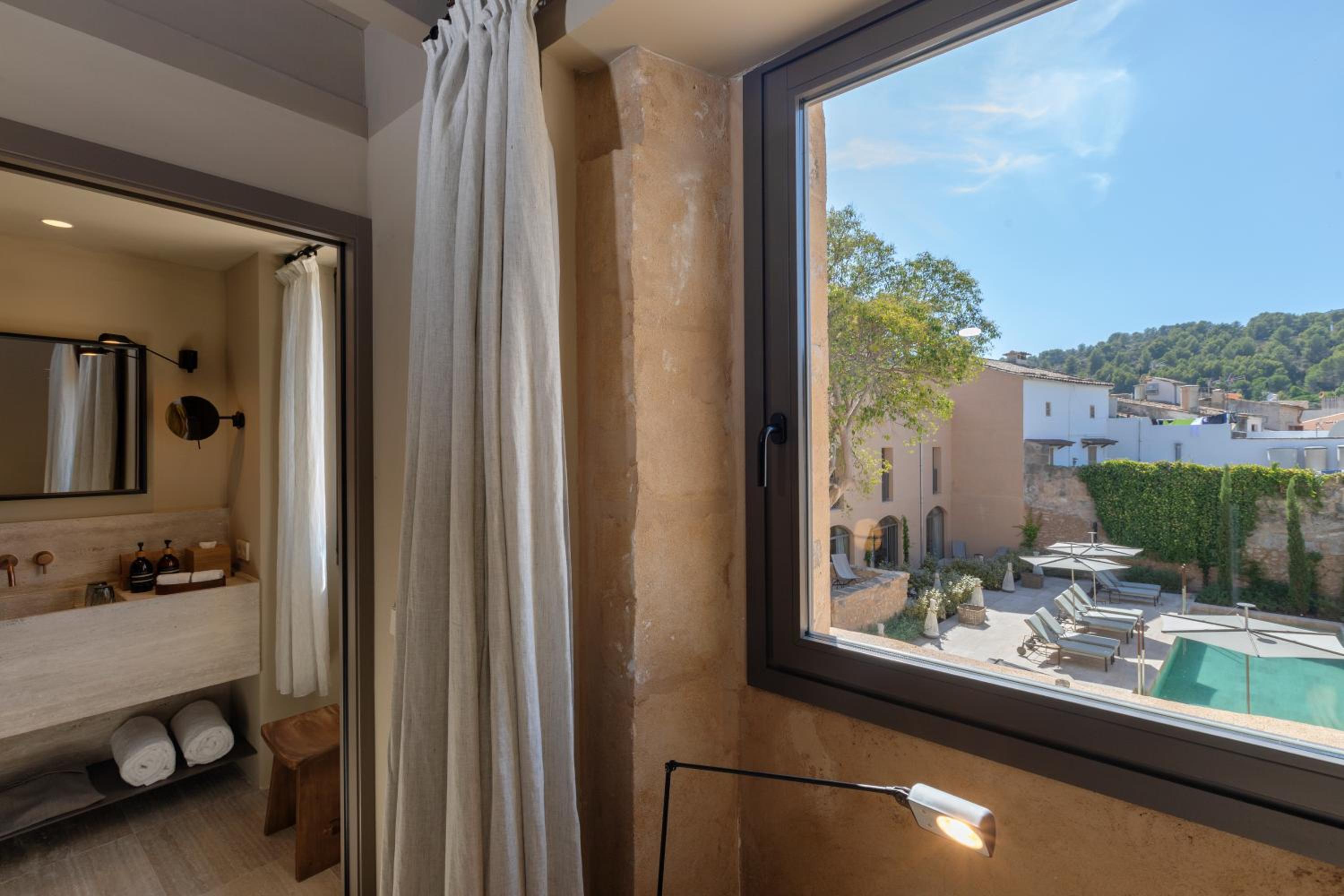 Deluxe Double Room with Mountain View