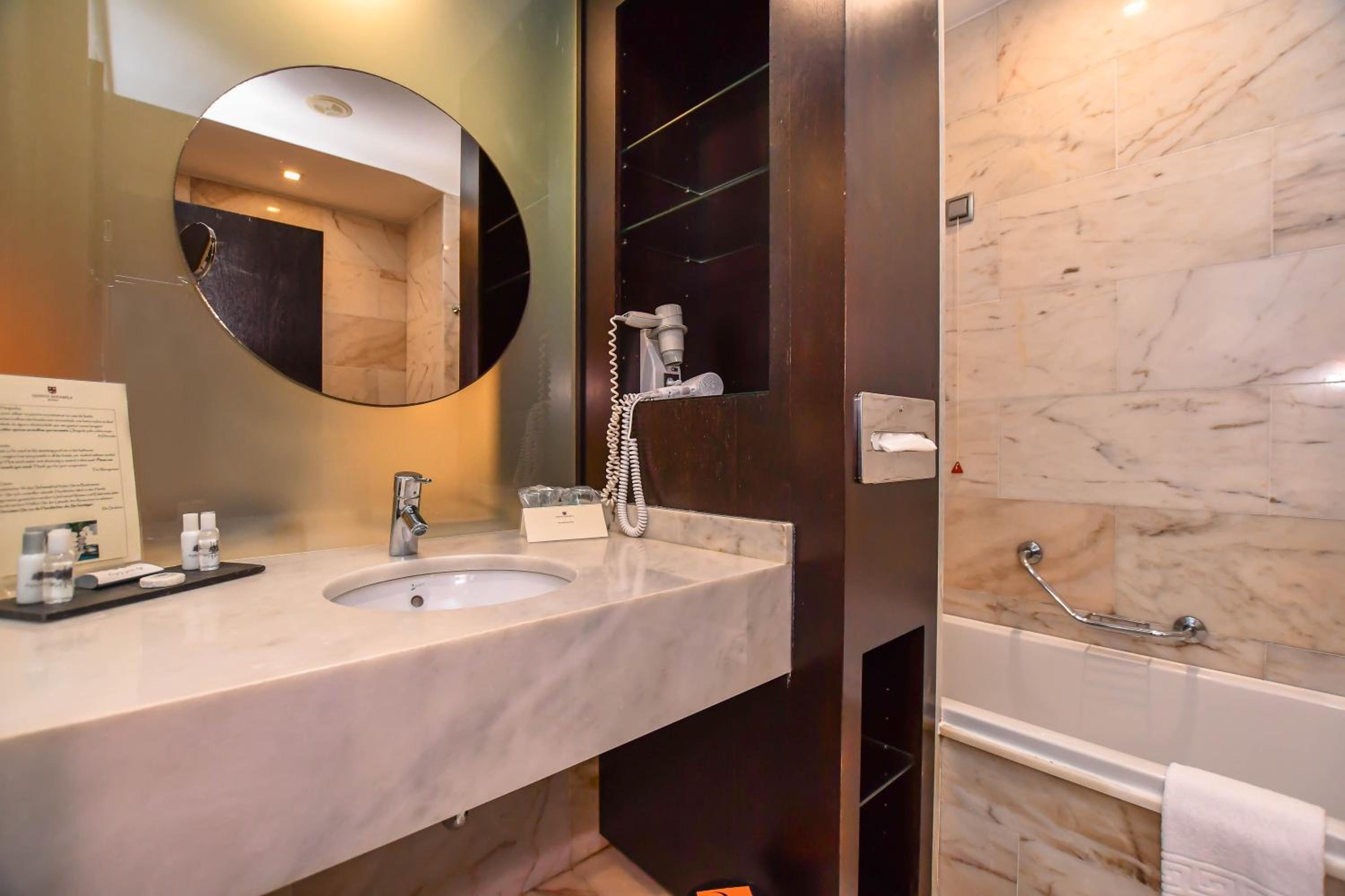 Superior Double or Twin Room with Balcony - Photo 2