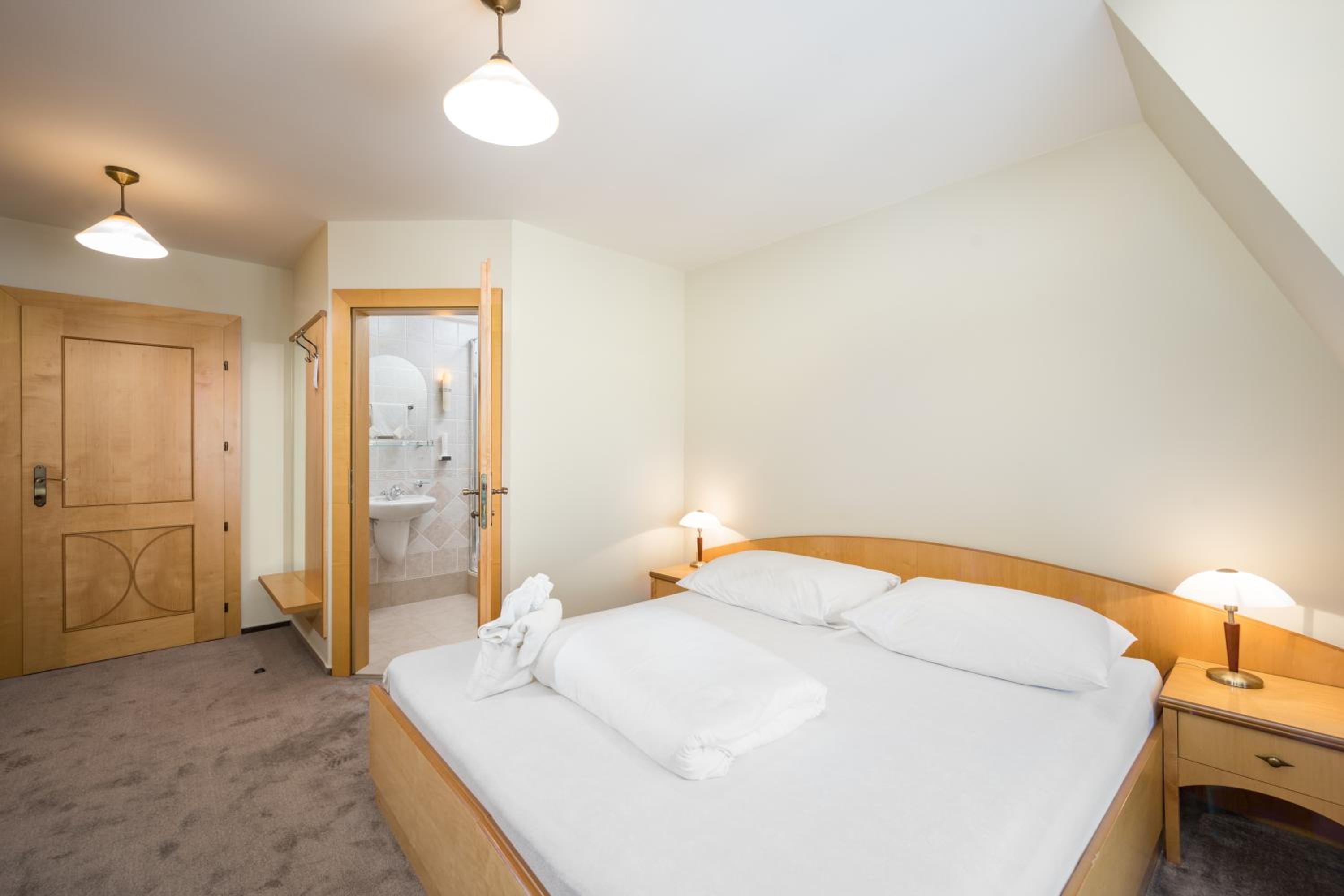 Double Room - Photo 6