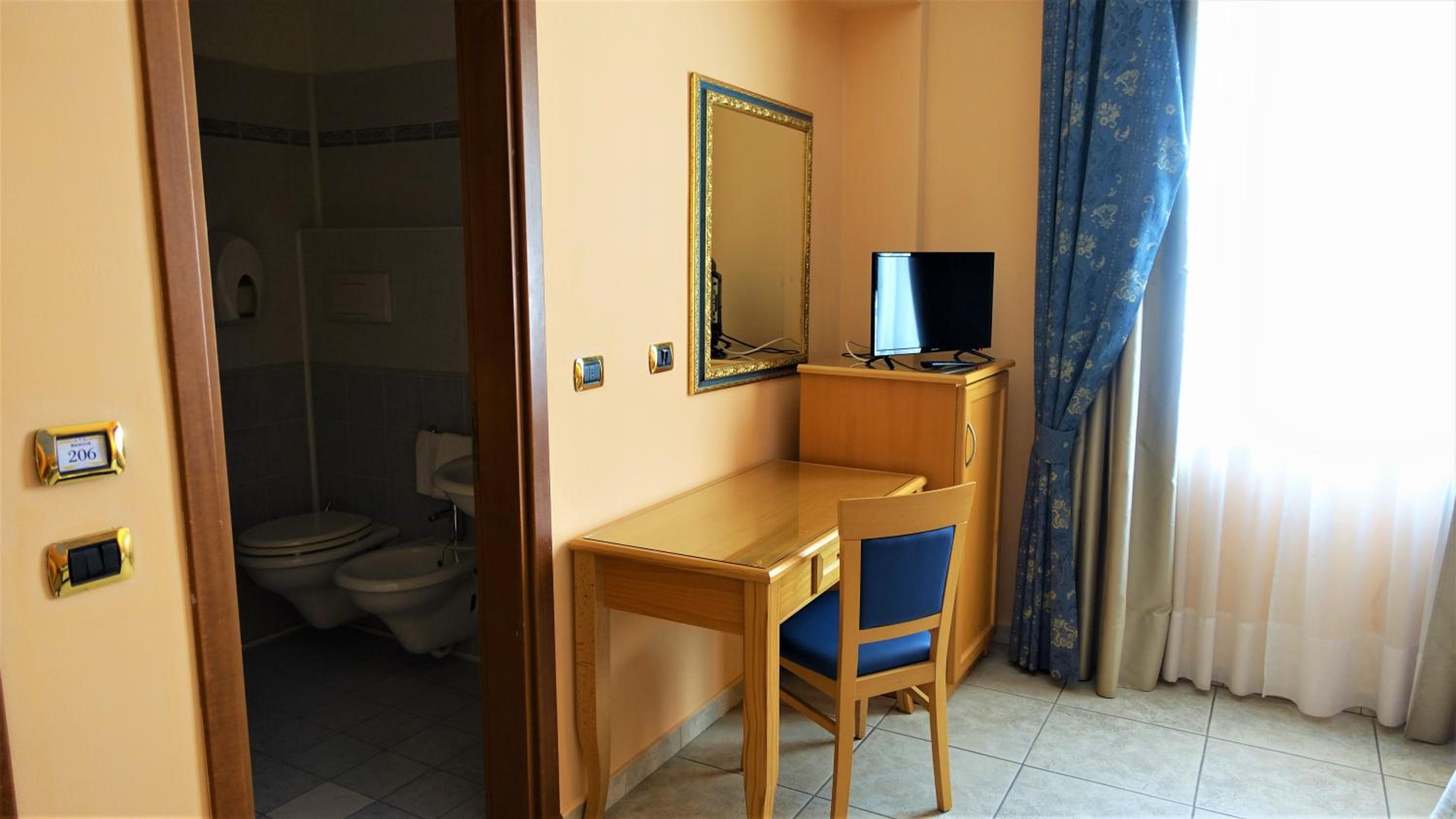 Standard Queen Room