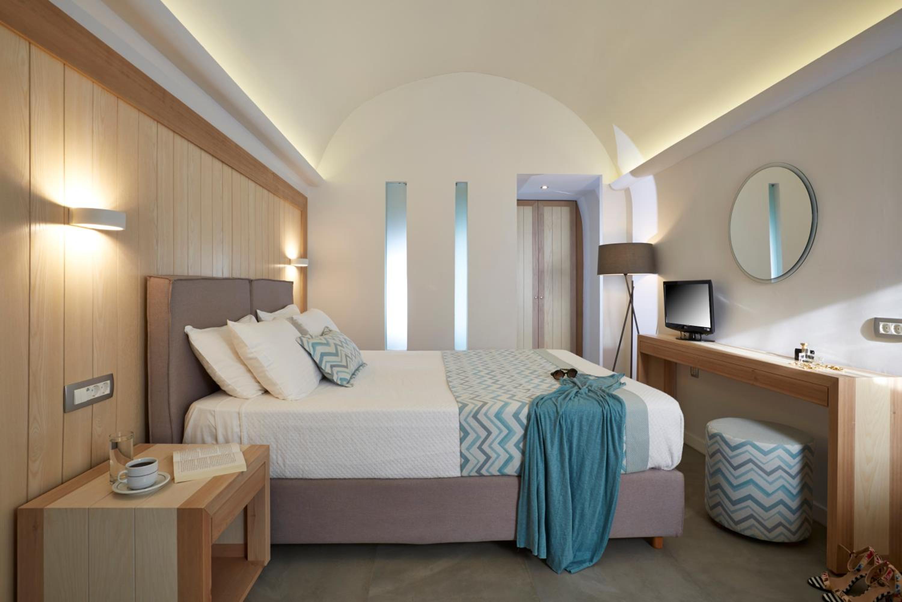 Superior Room with Caldera View - Photo 9