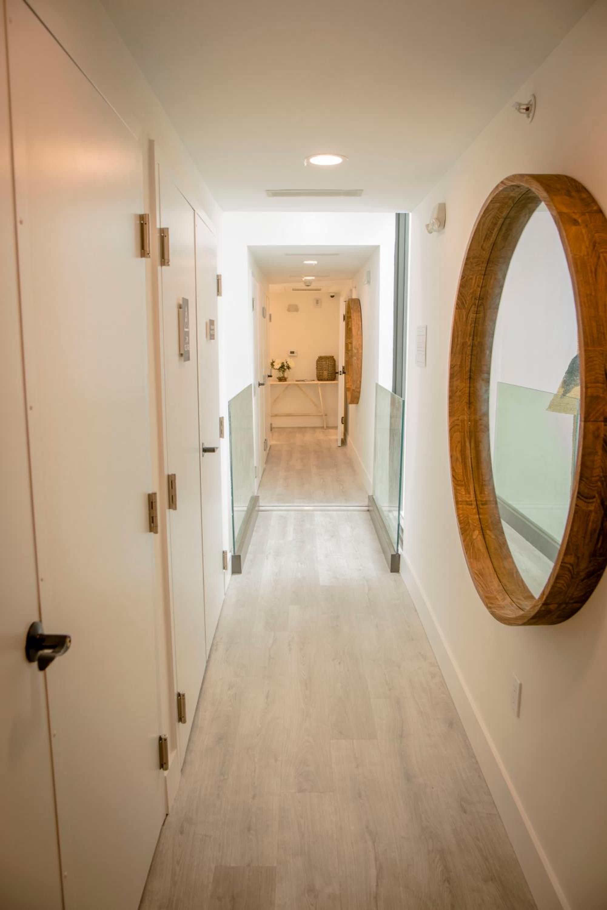 Twin Room thumbnail 5
