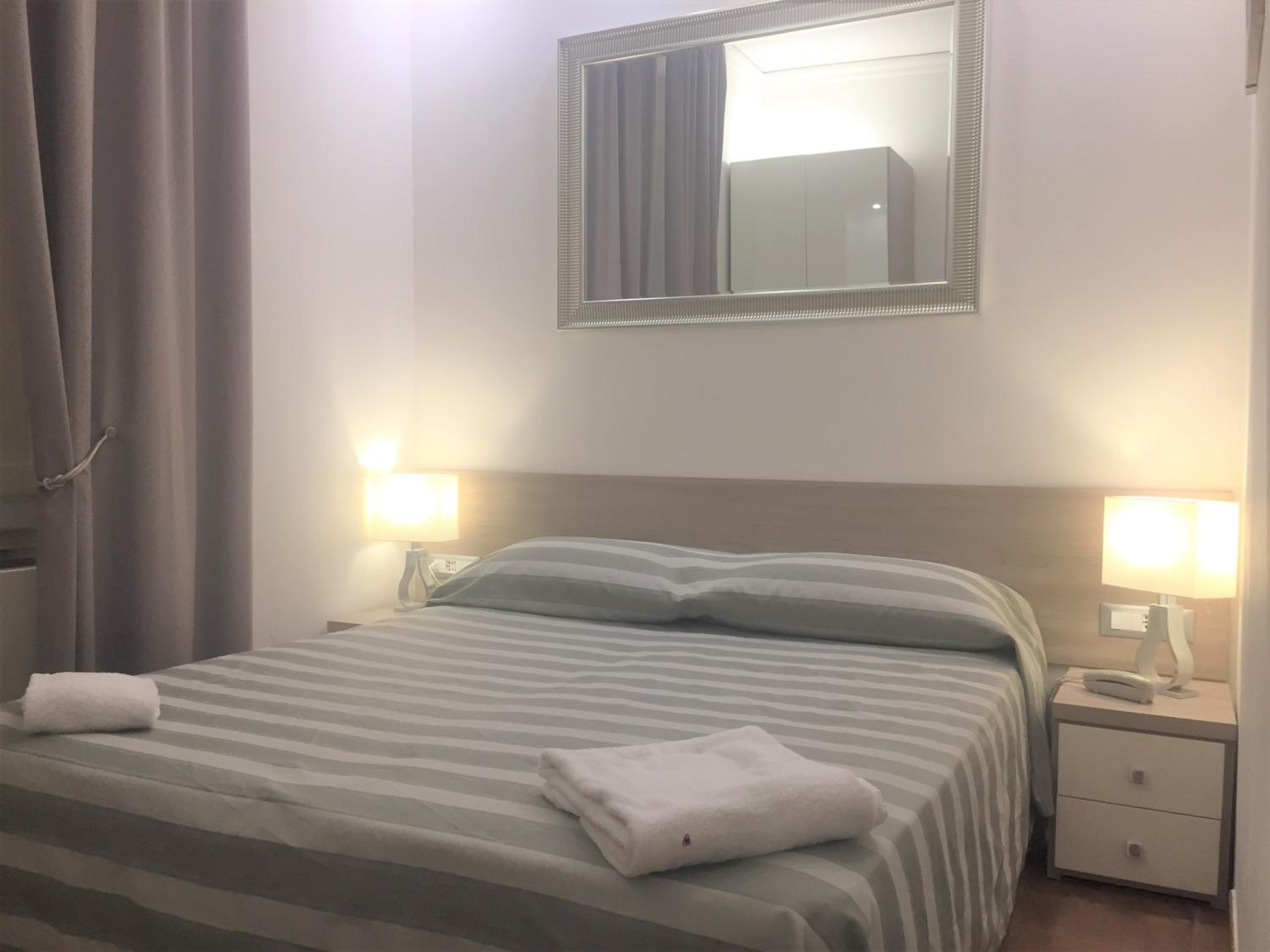 Single Room thumbnail 6