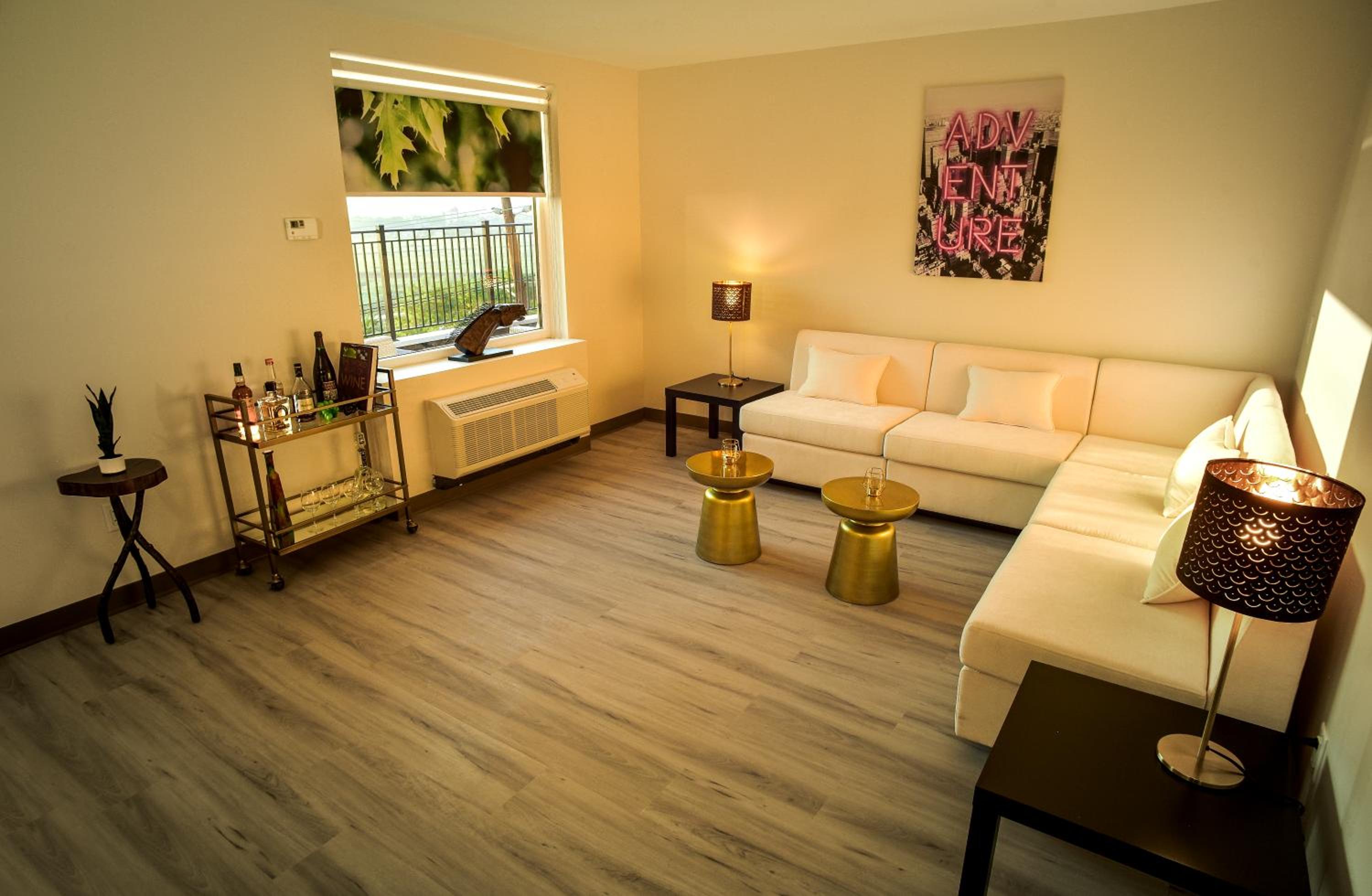 Family King Suite - Non-Smoking - Photo 1
