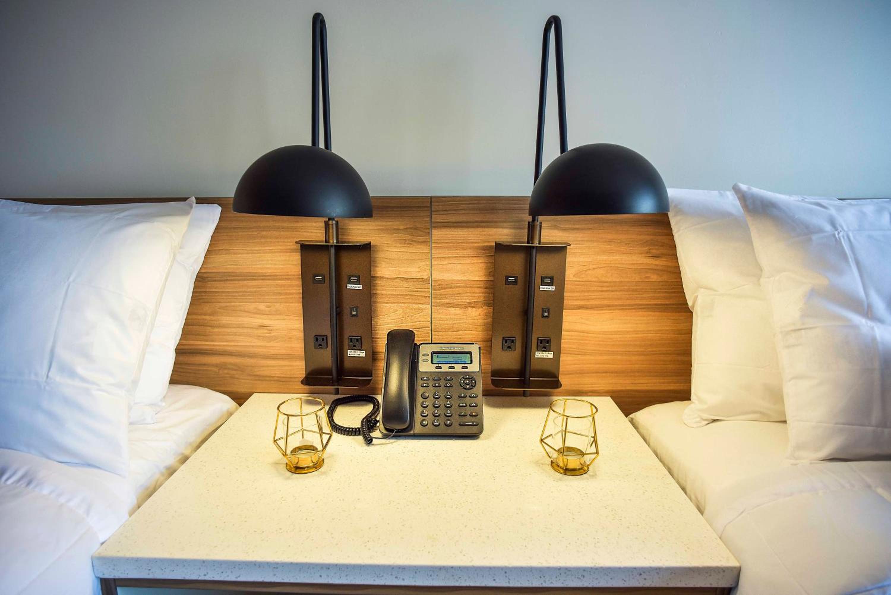Queen Room with Two Queen Beds - Mobility Access/Non-Smoking - Photo 11