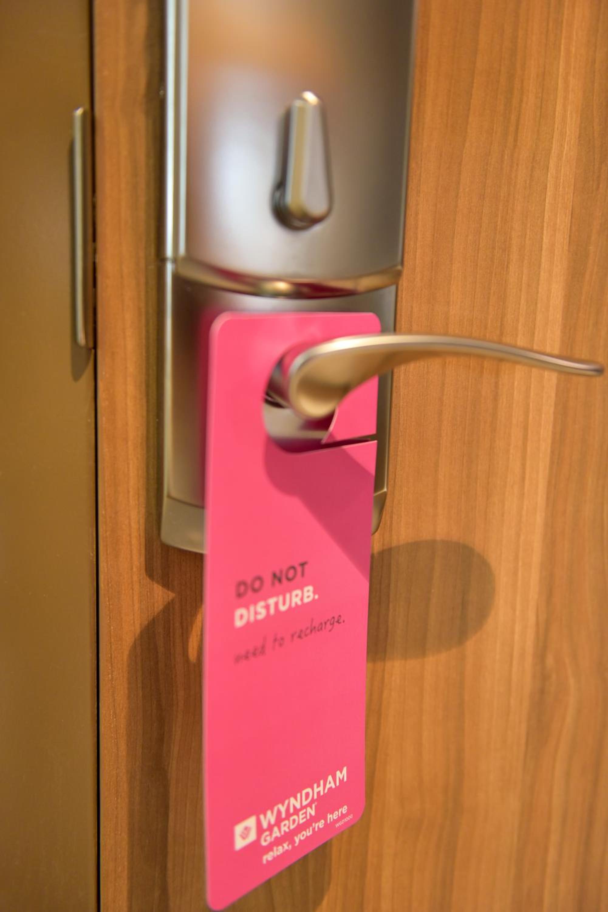 King Room - Non-Smoking - Photo 9