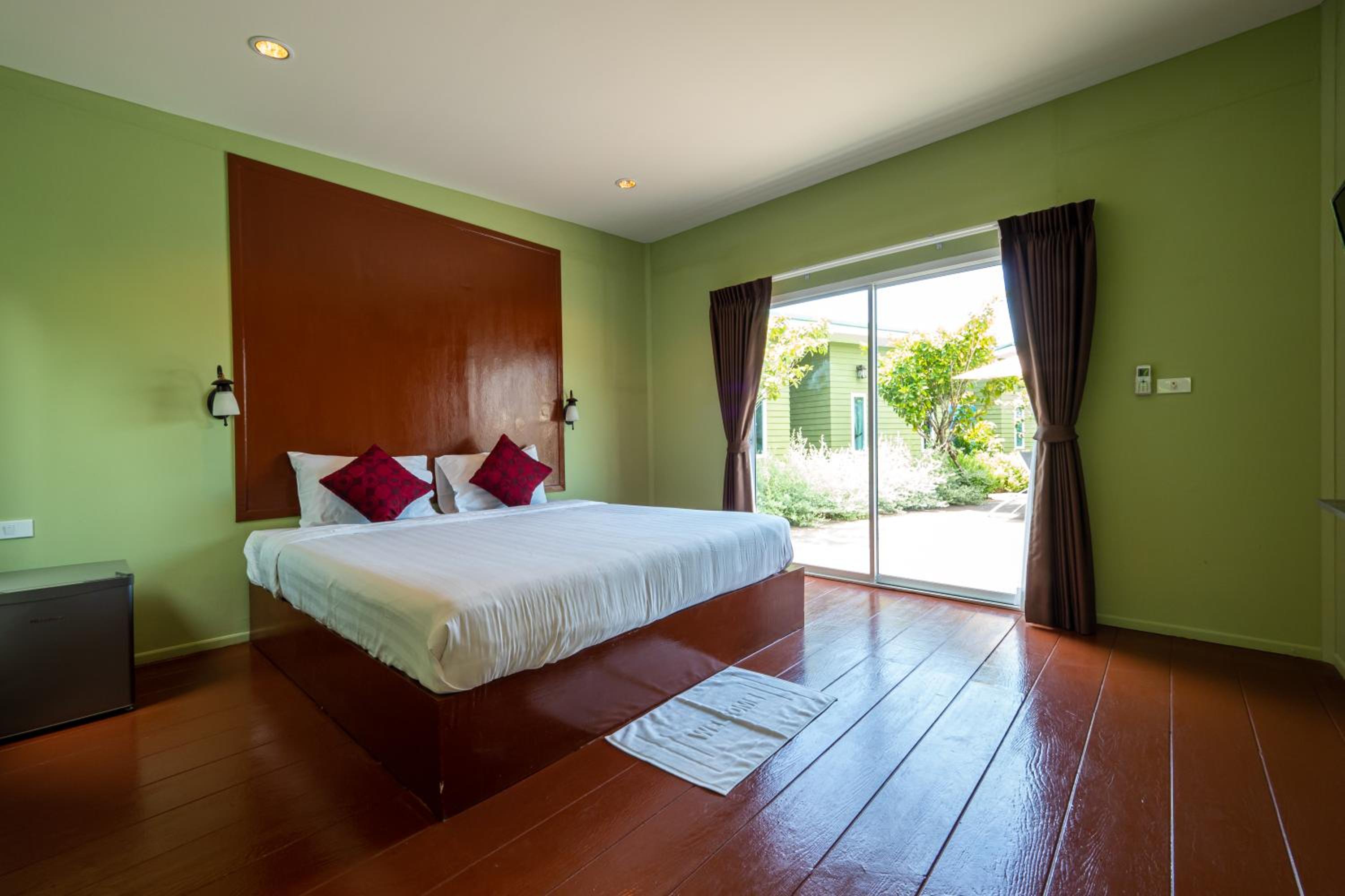Deluxe King Room photo 1