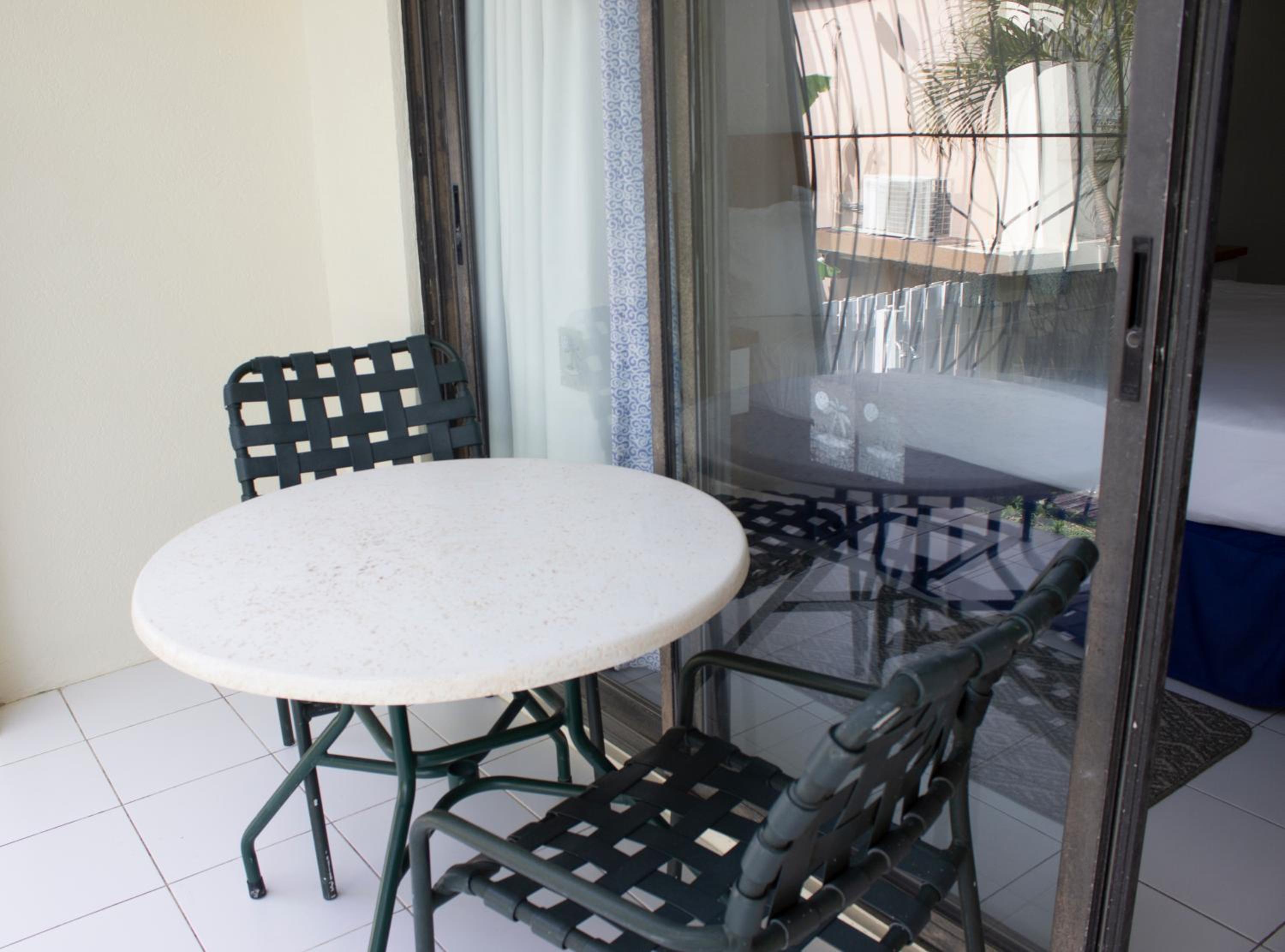 Studio with Balcony - Photo 5