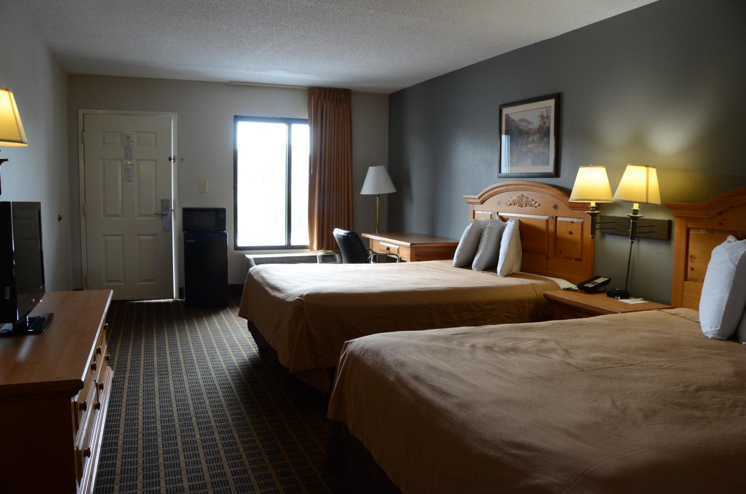 Queen Room with Two Queen Beds - Non-Smoking photo 1