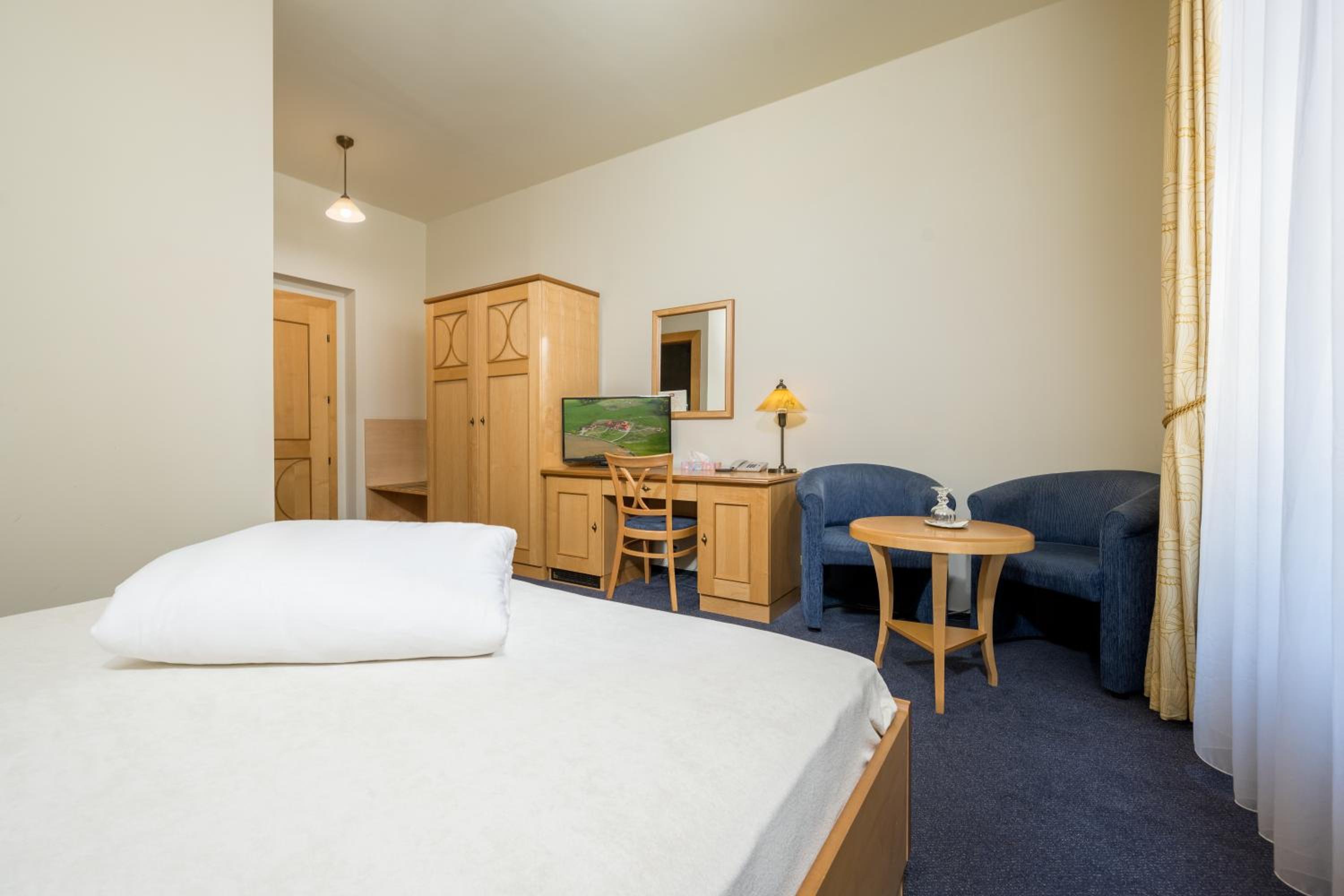Double Room - Photo 7