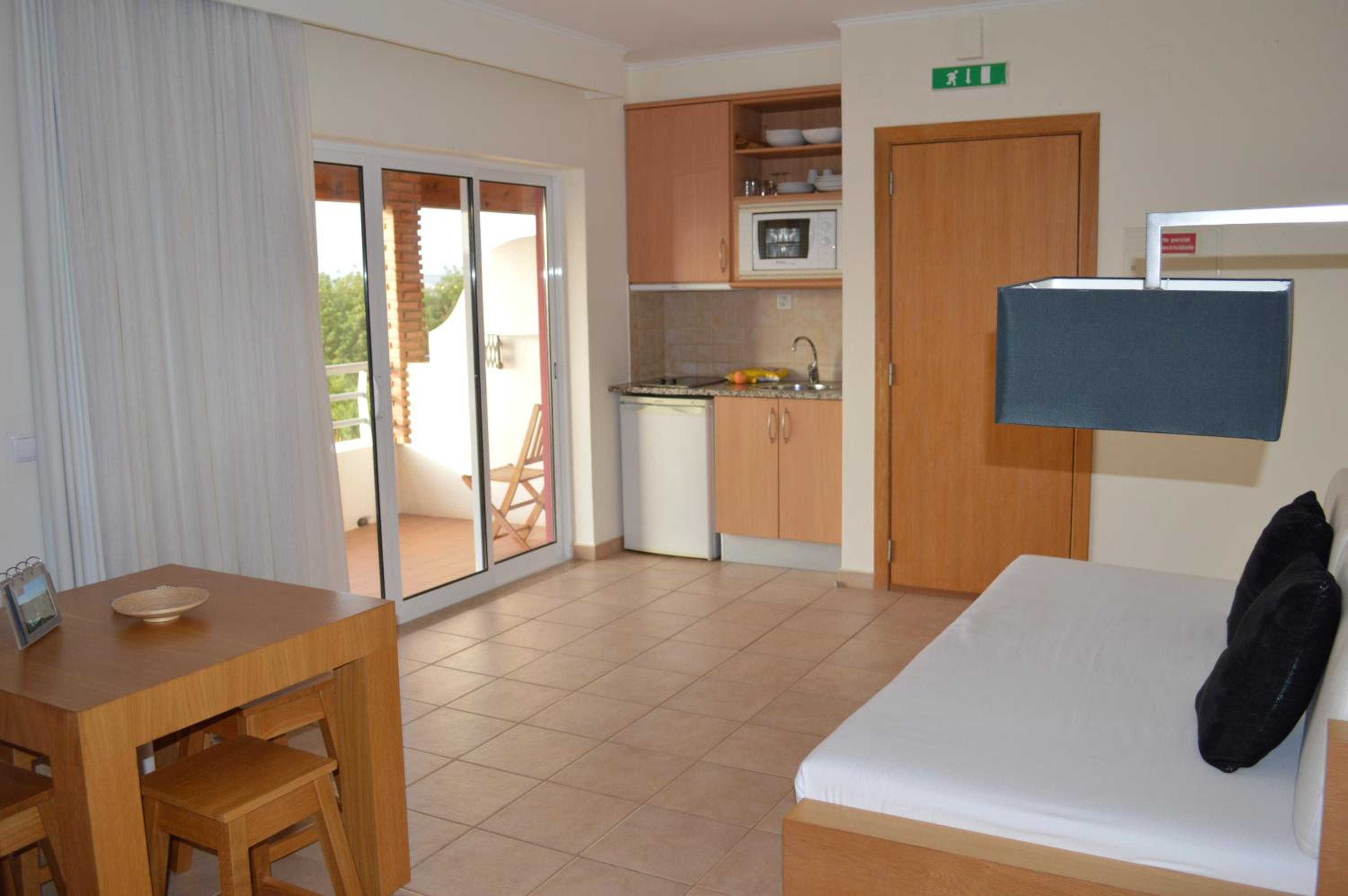 One-Bedroom Apartment with Pool View (2 Adults + 2 Children)  photo 1