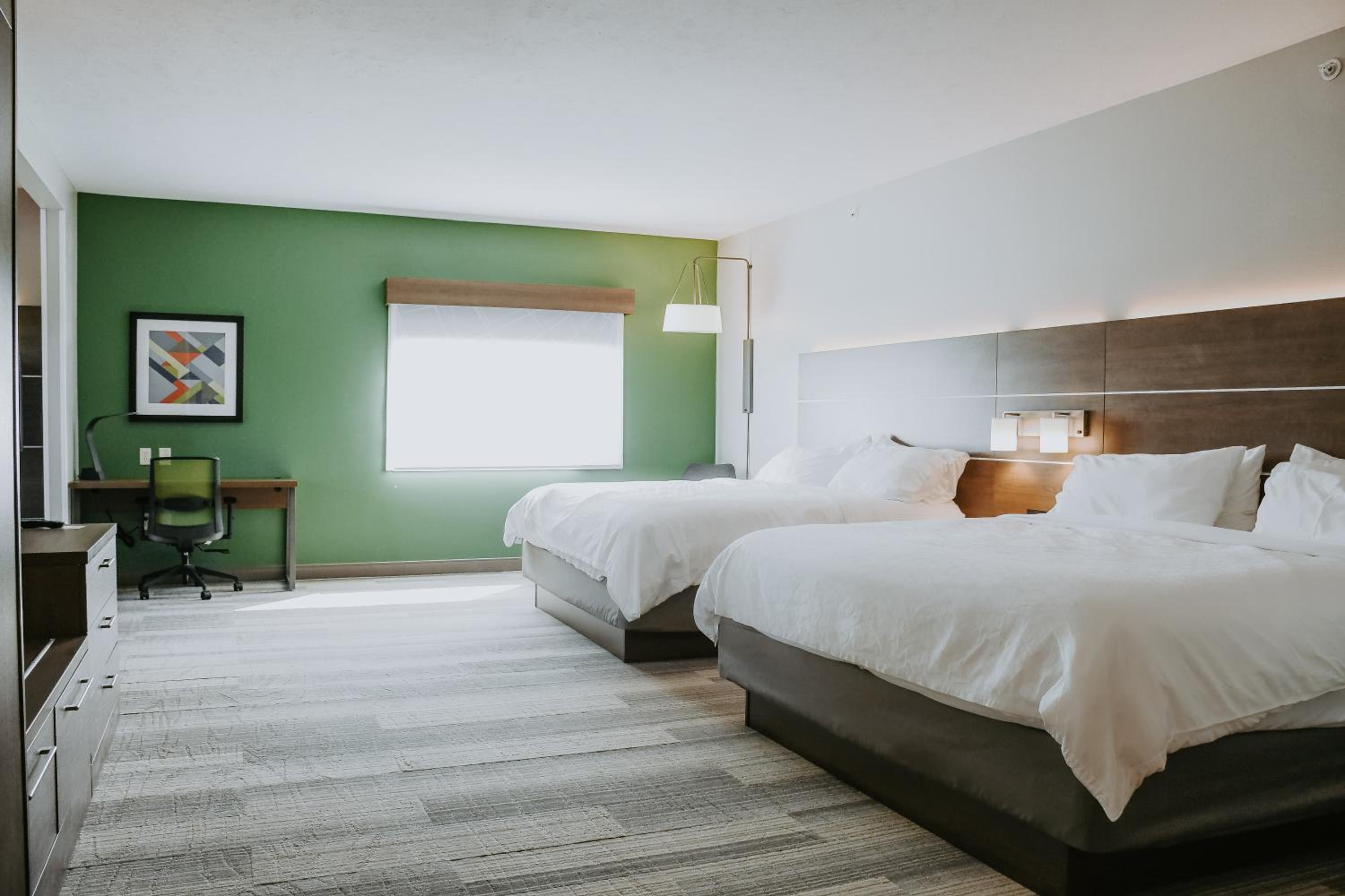 Standard King Room with Two King Beds - Photo 10