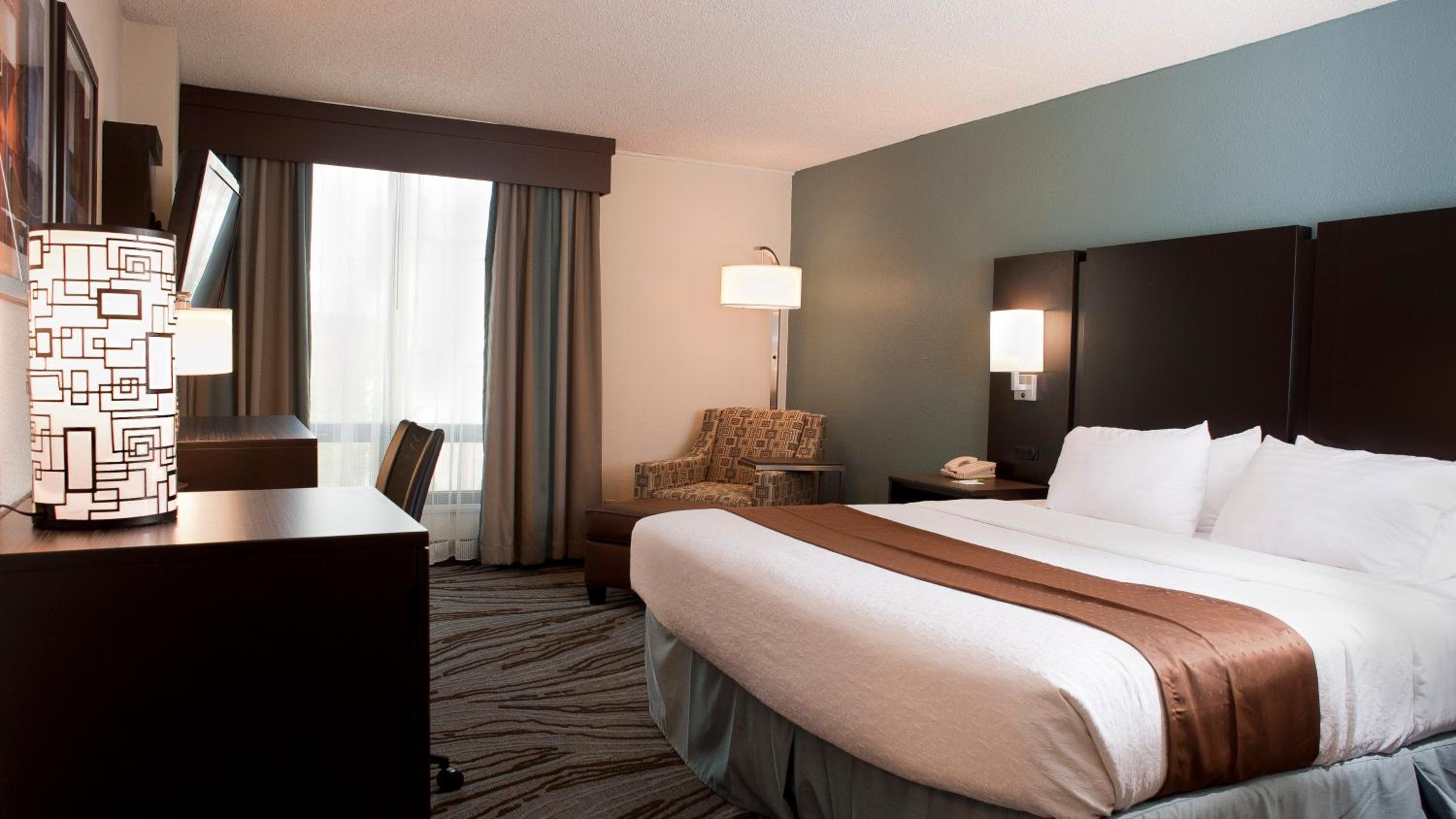 Standard King Room - Photo 4