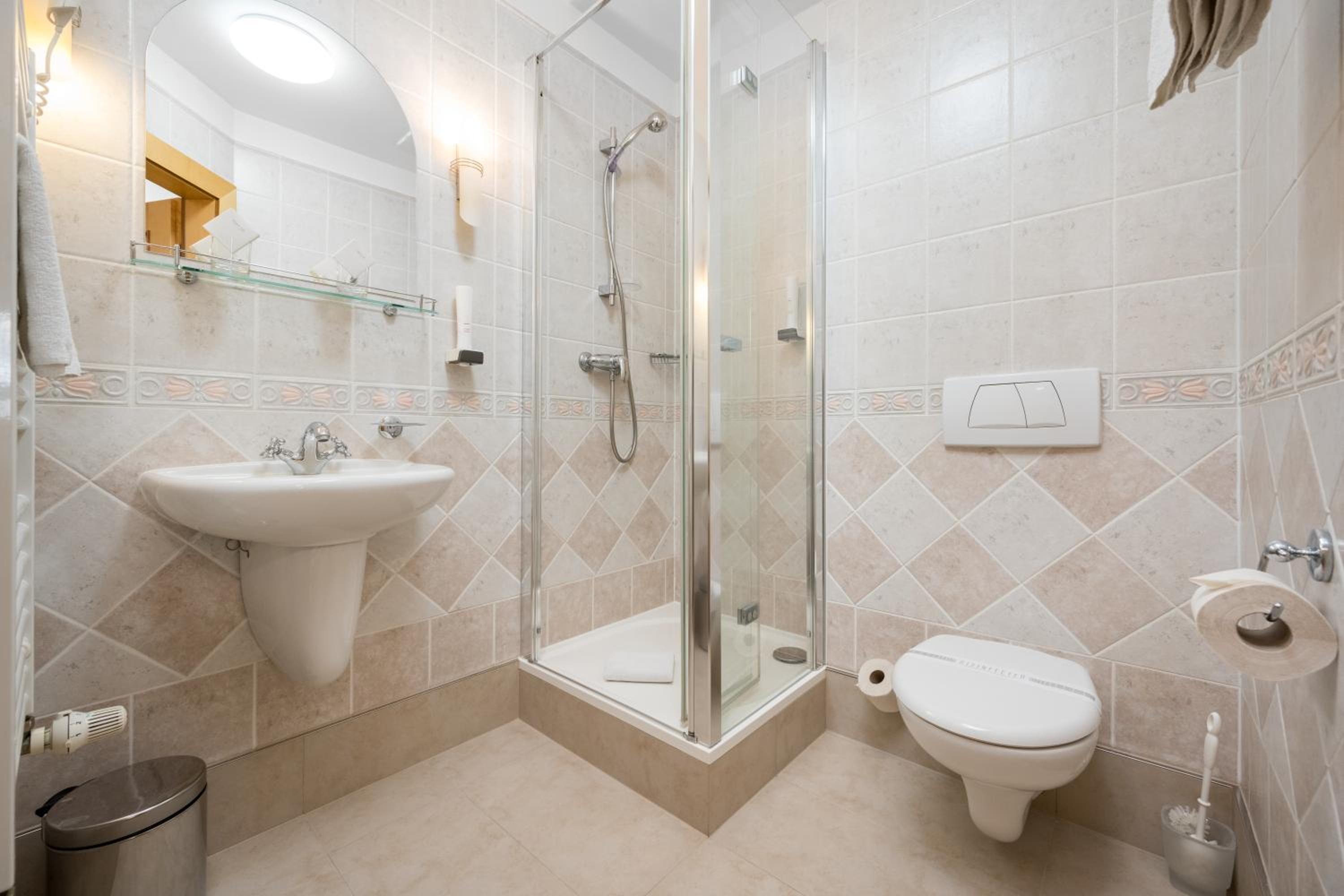 Double Room - Photo 8