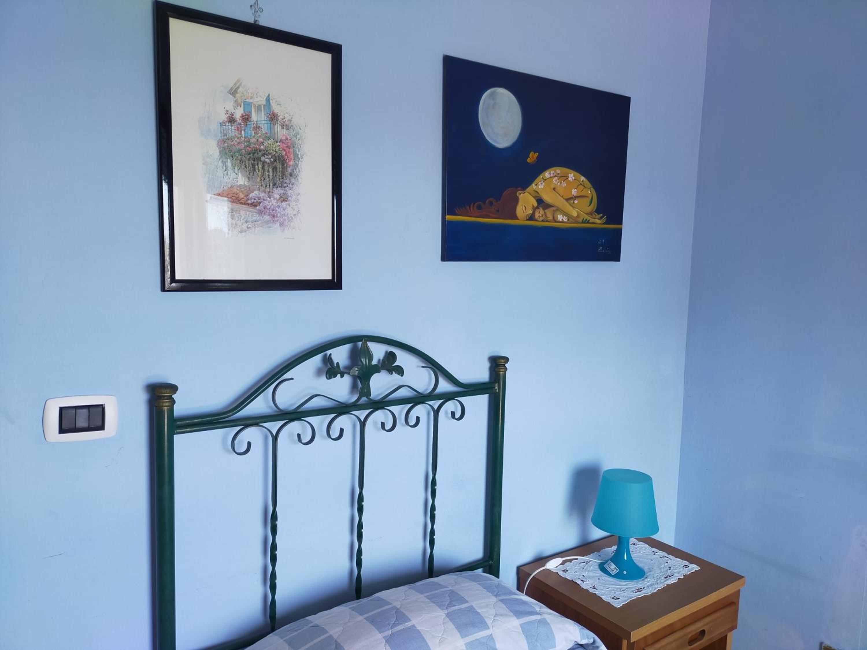Single Room with Shared Bathroom