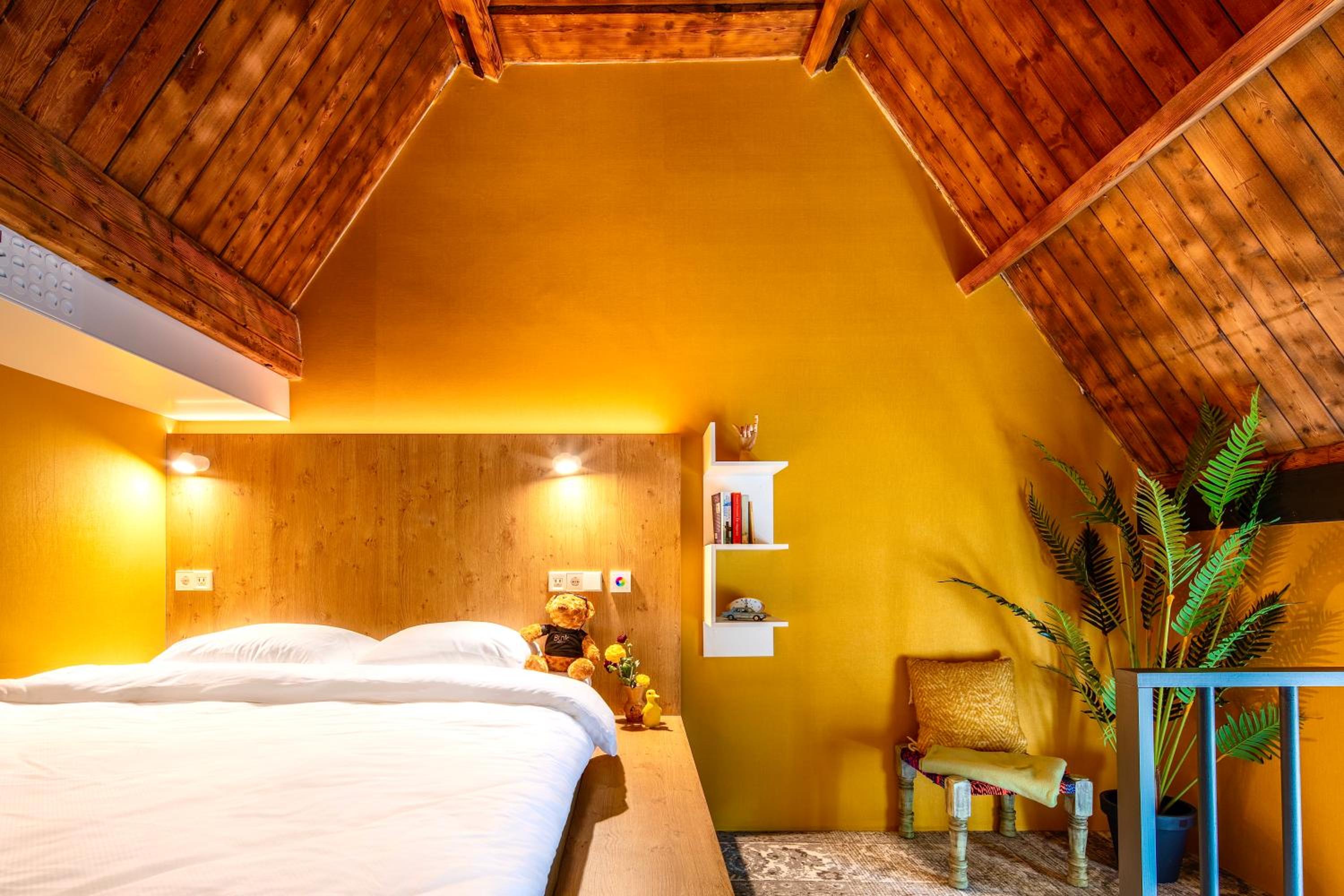 Epic room + photo 2