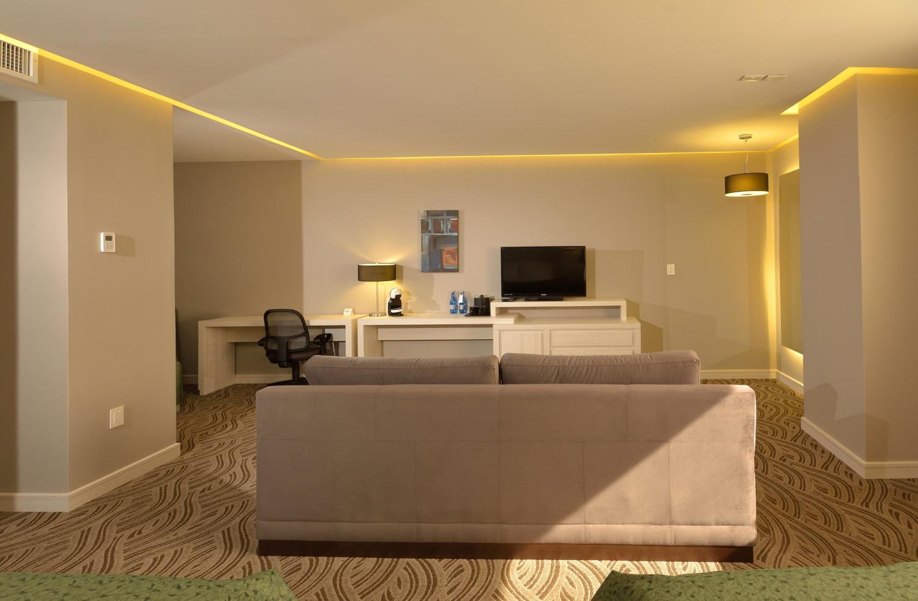 Queen Suite with Two Queen Beds photo 1