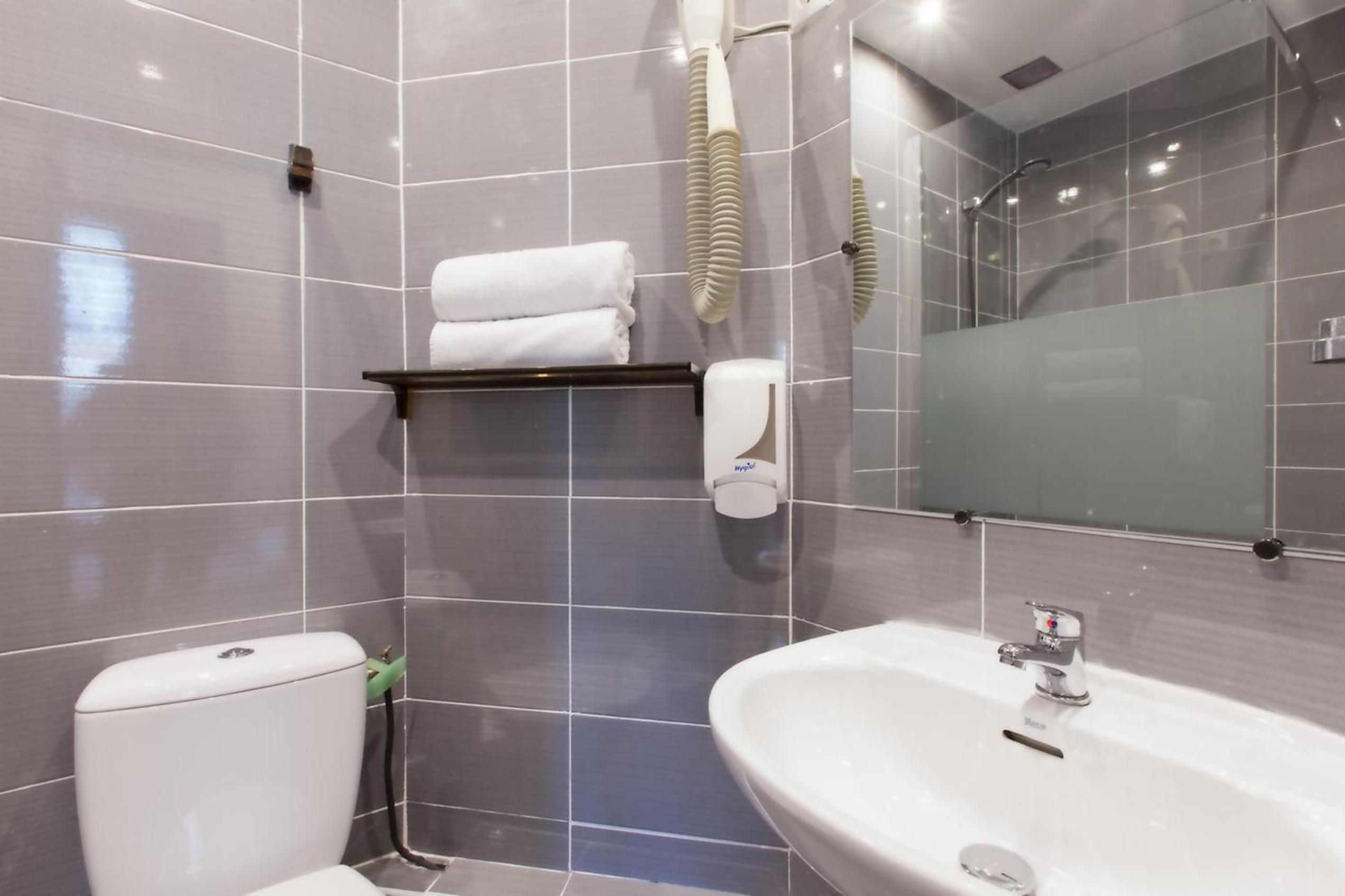 Double Room - Photo 5