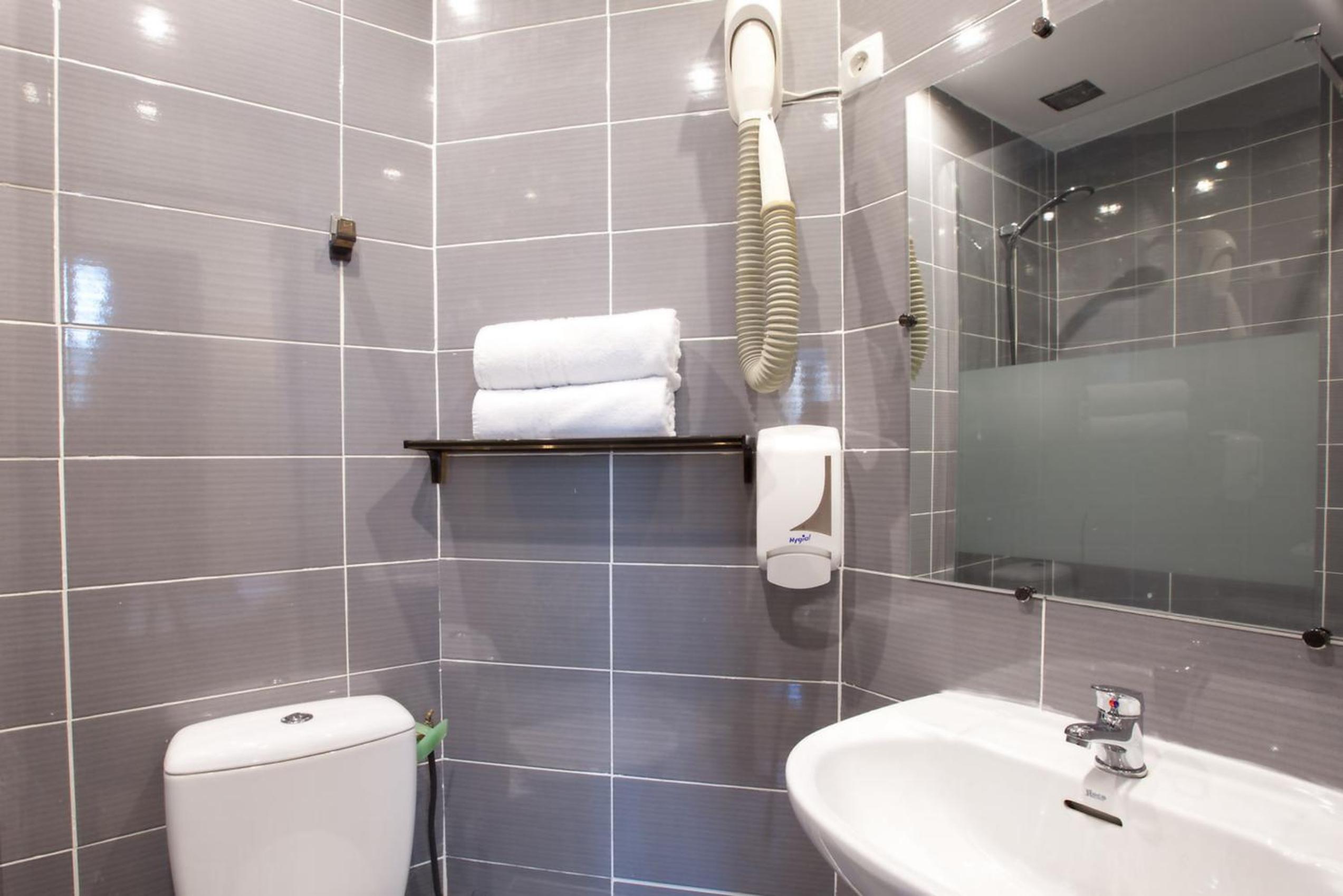 Double Room - Photo 7