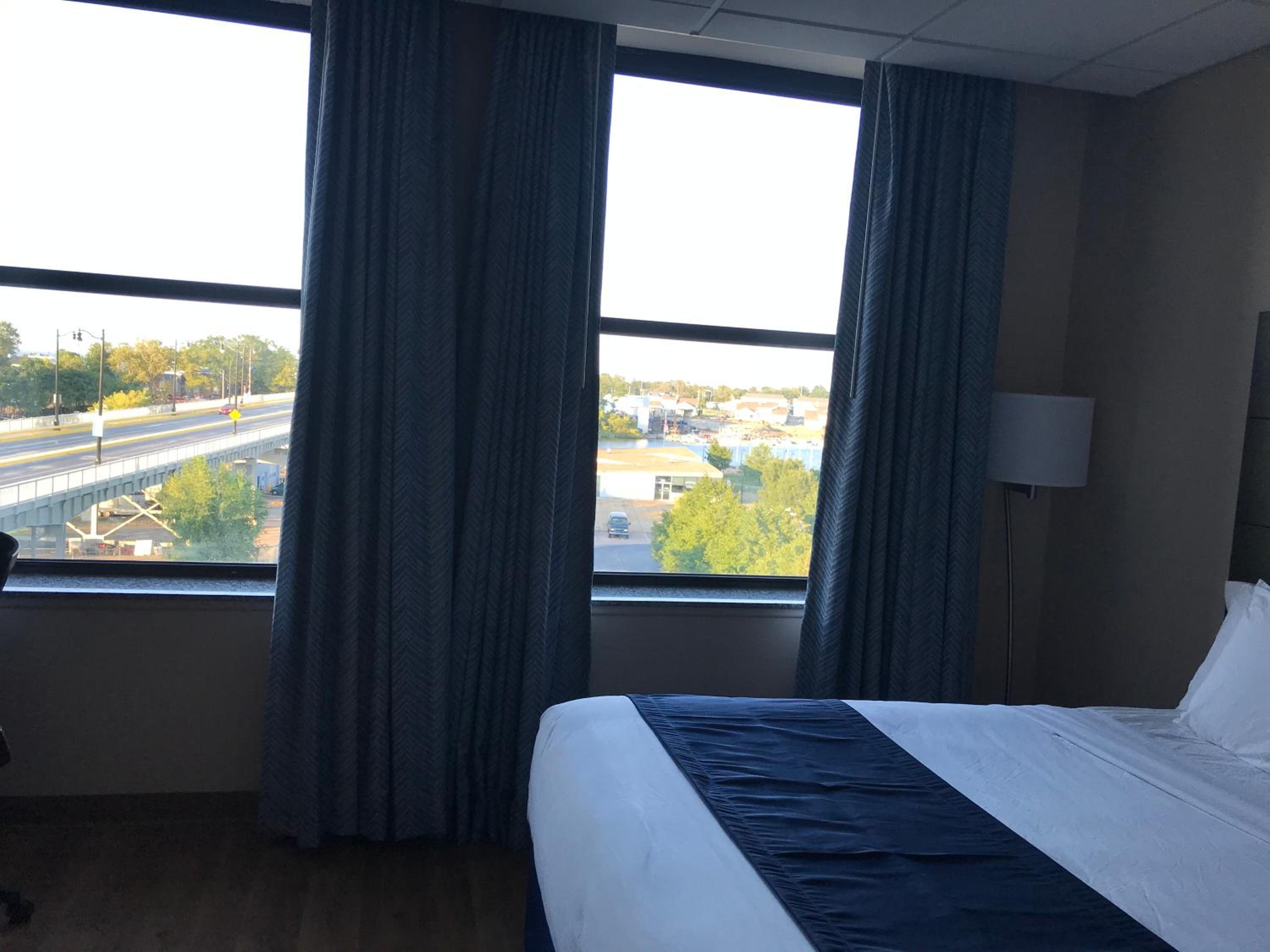 Deluxe King Room - Photo 2