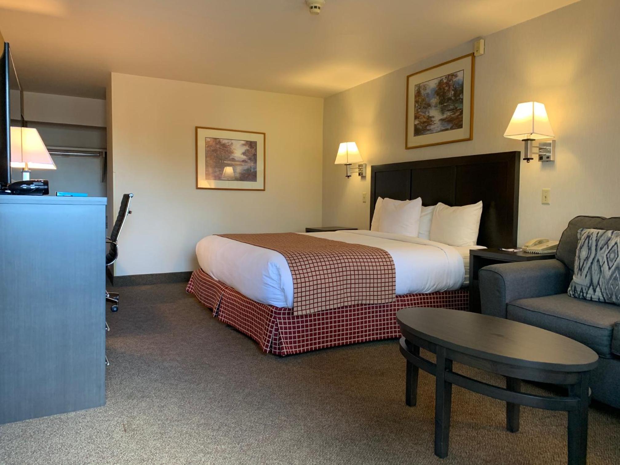 King Room - Non-Smoking - Photo 1