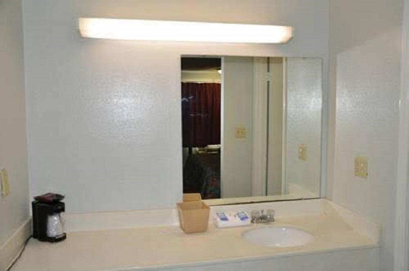 Standard King Room - Photo 2