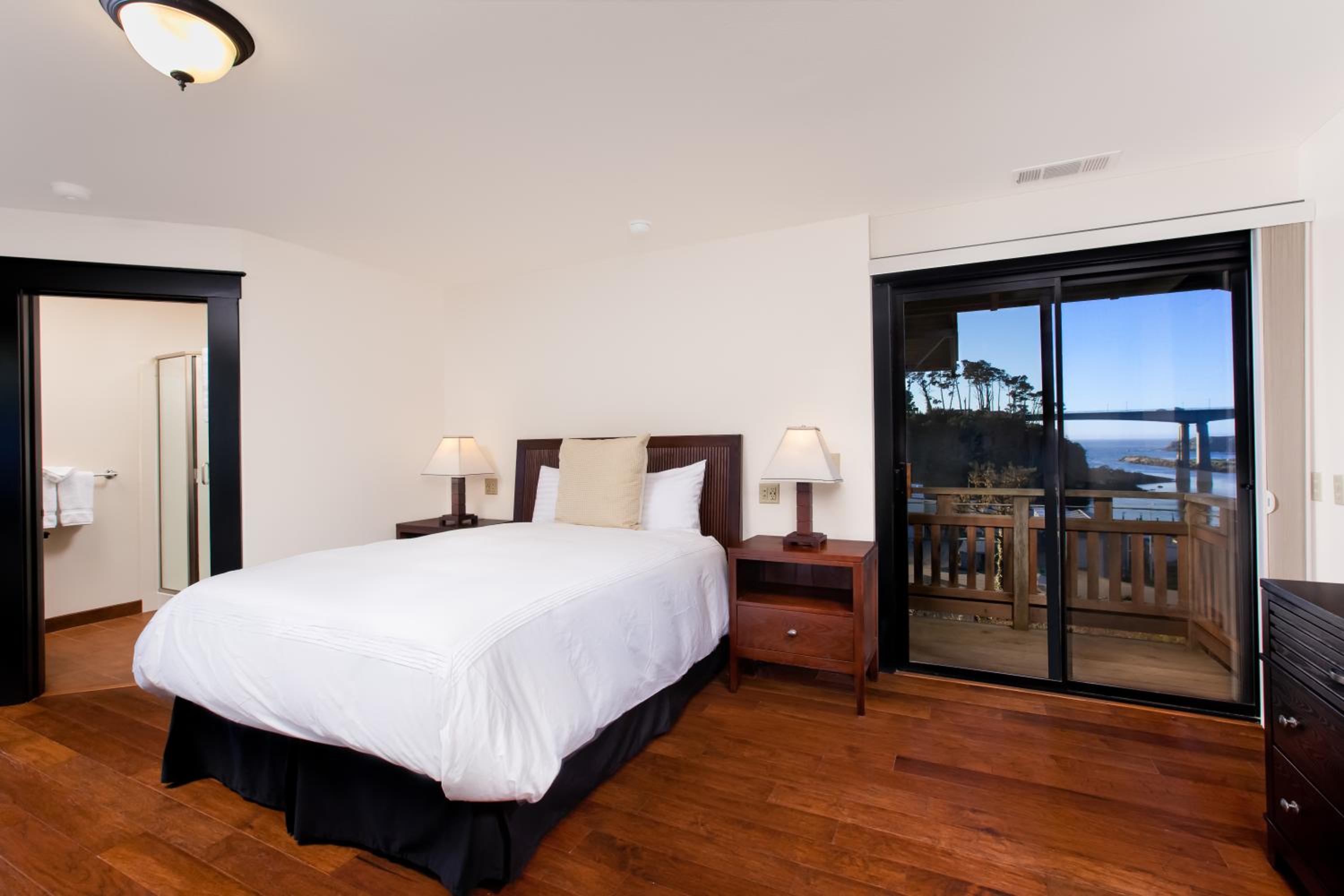 Queen Room with Balcony photo 2