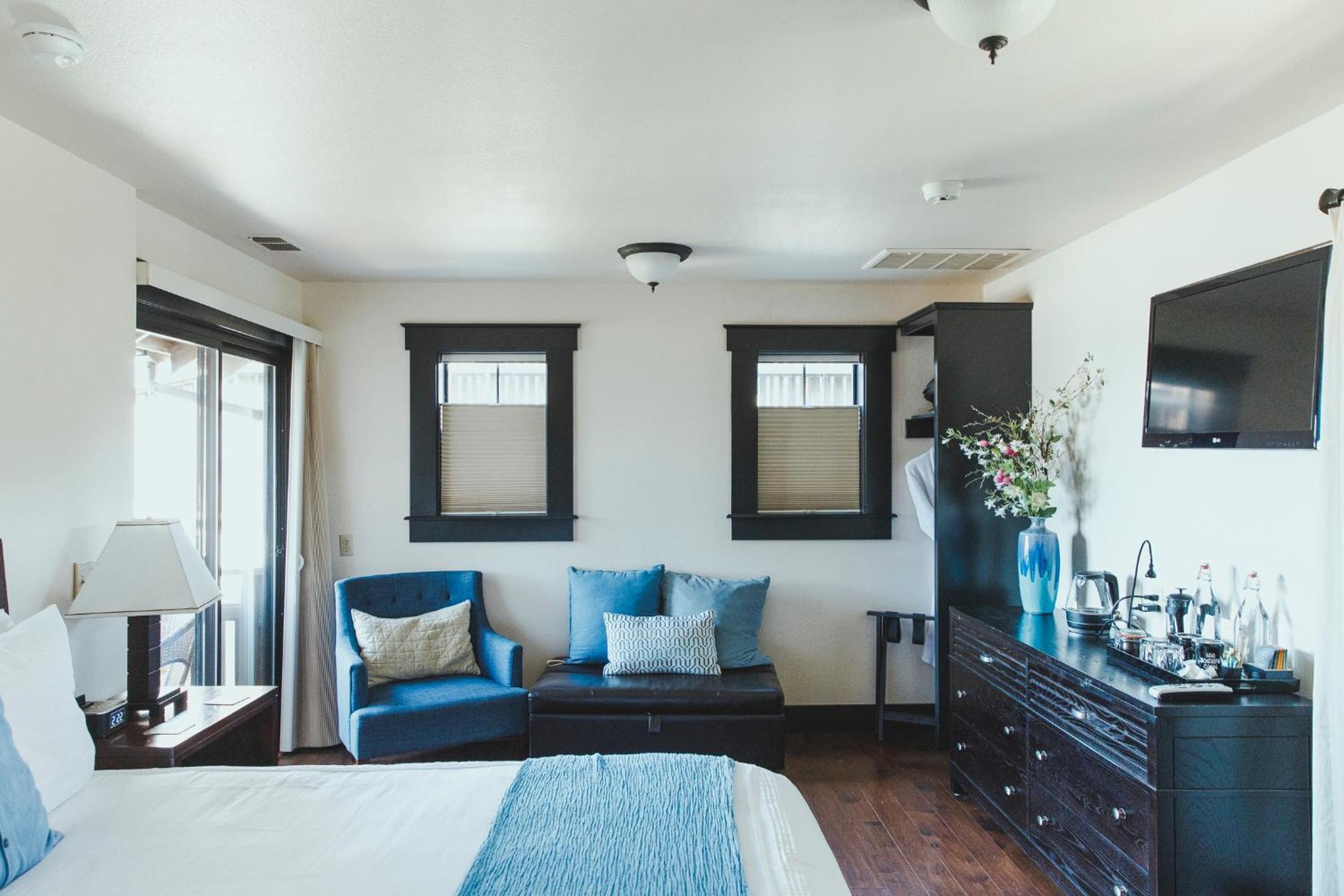 Queen Room with Balcony photo 3