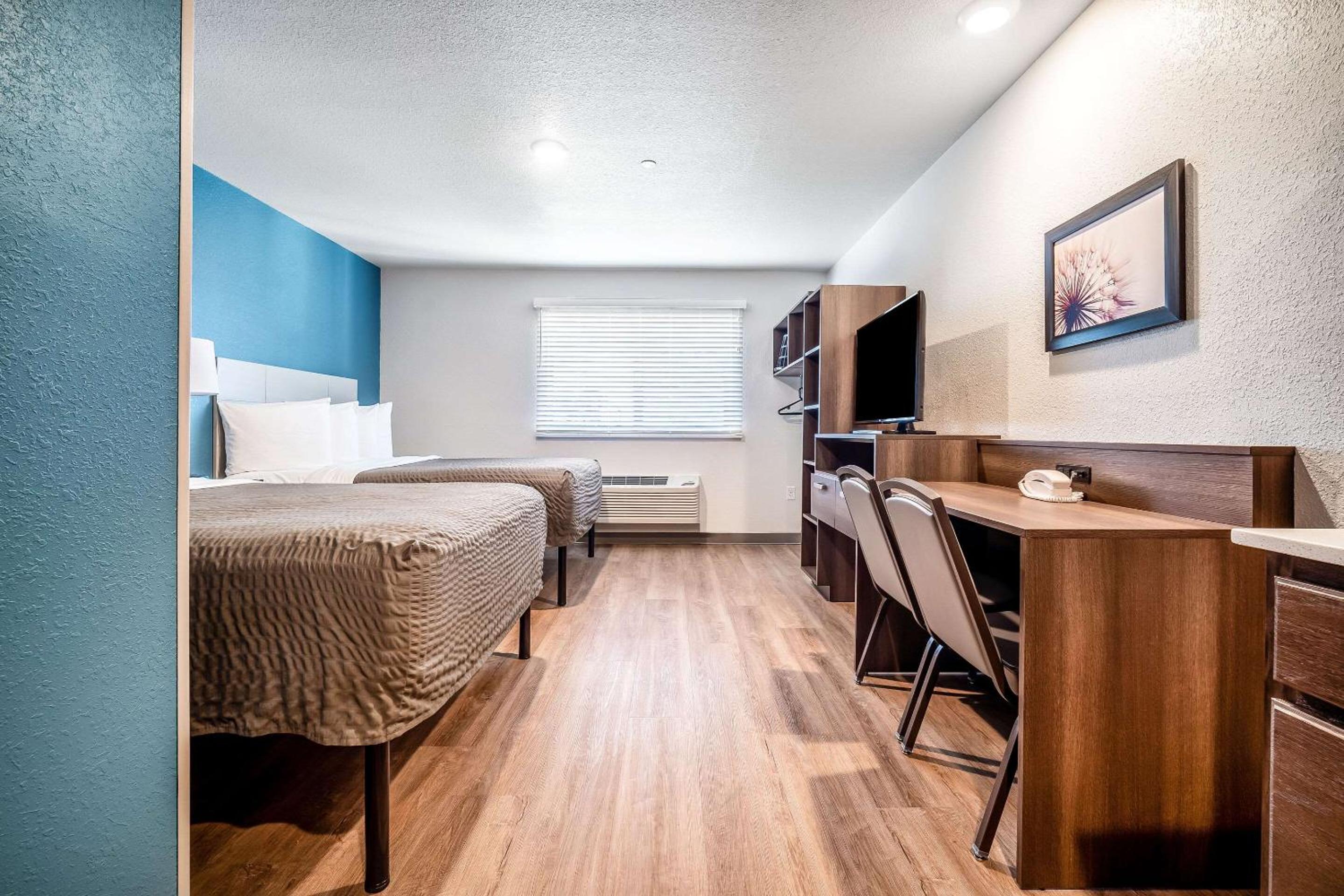 Standard Queen Room with Two Queen Beds - Non-Smoking - Photo 1