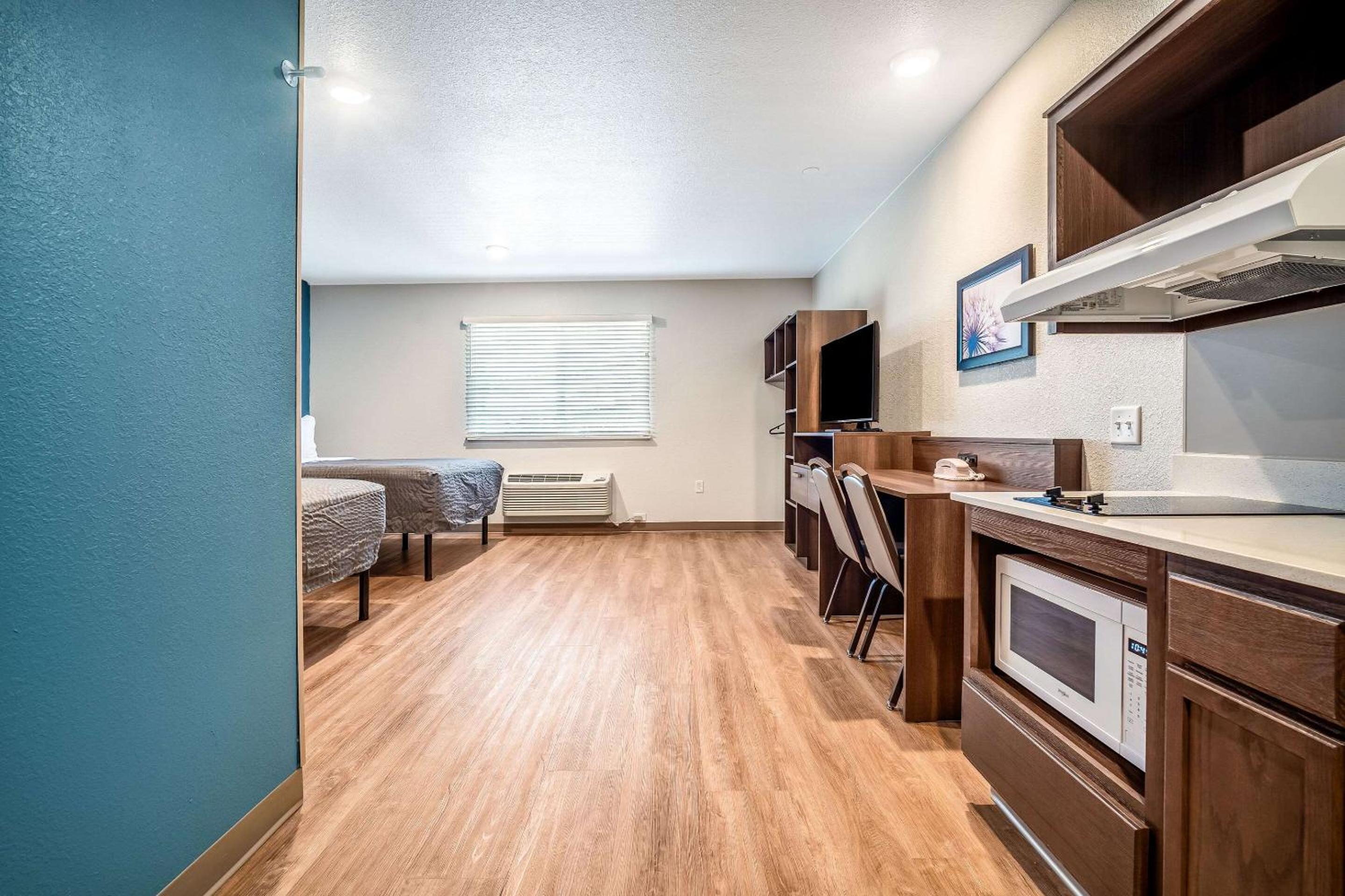 Queen Room with Two Queen Beds - Accessible/Non-Smoking  - Photo 2