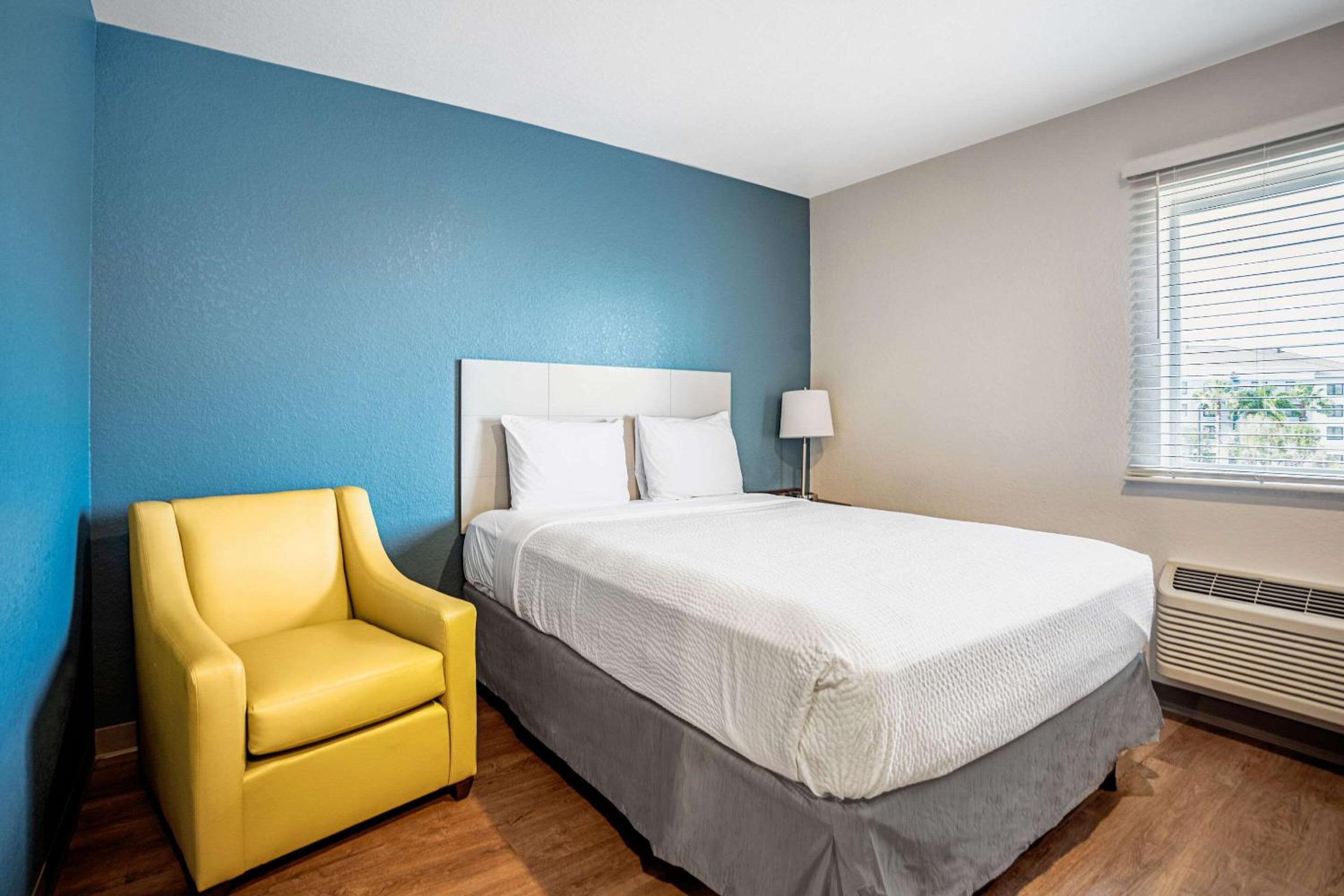 Queen Room  with Roll-In Shower - Disability Access/Non-Smoking photo 1