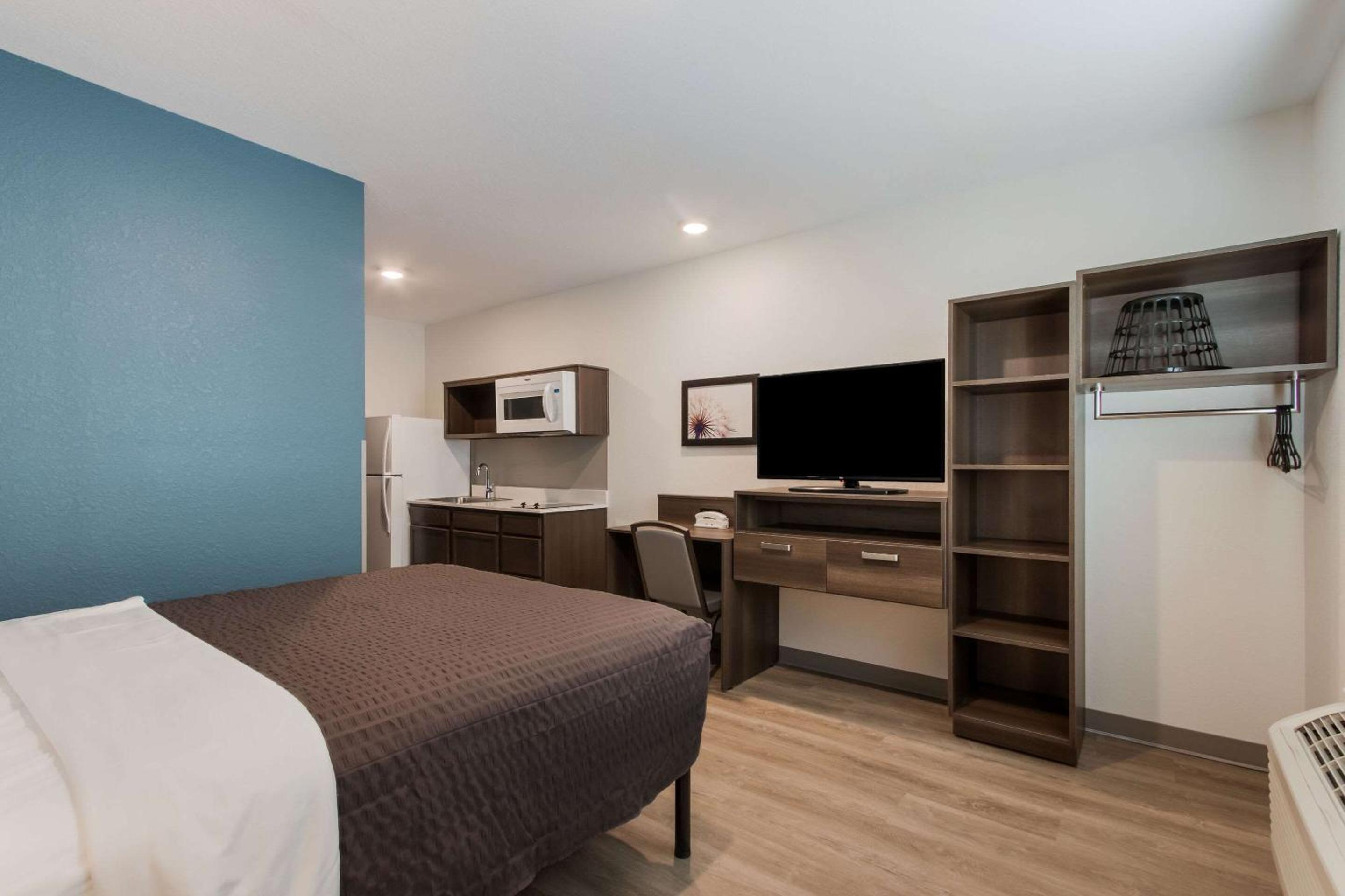Standard Queen Room - Non-Smoking - Photo 6