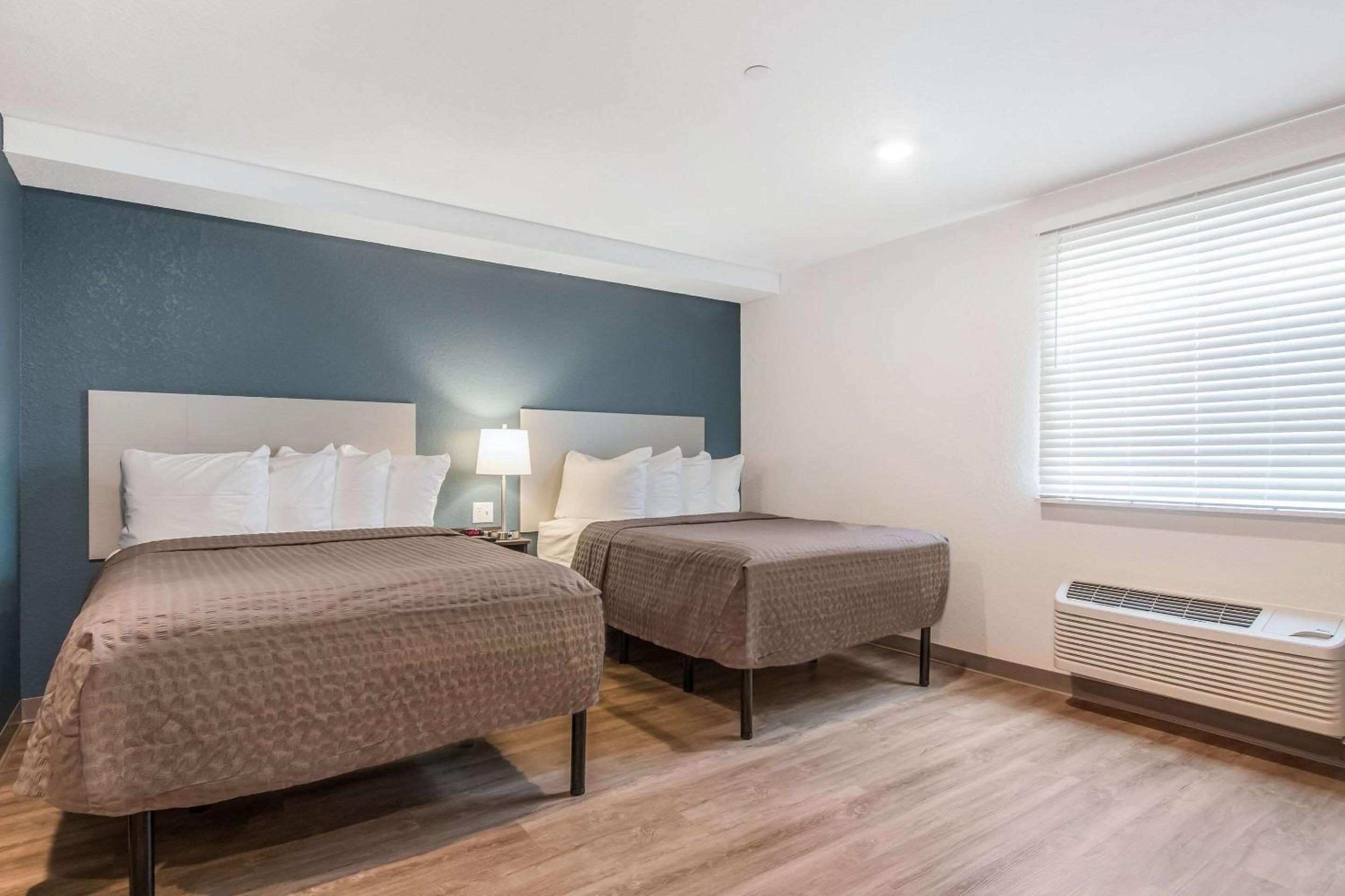 Double Room with Two Double Beds - Accessible/Non-Smoking photo 1