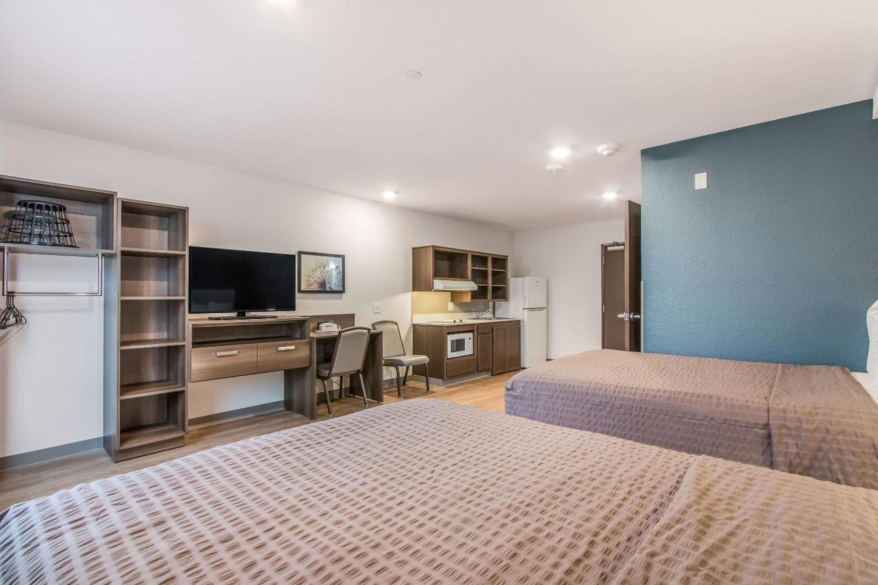 Double Room with Two Double Beds - Accessible/Non-Smoking photo 3