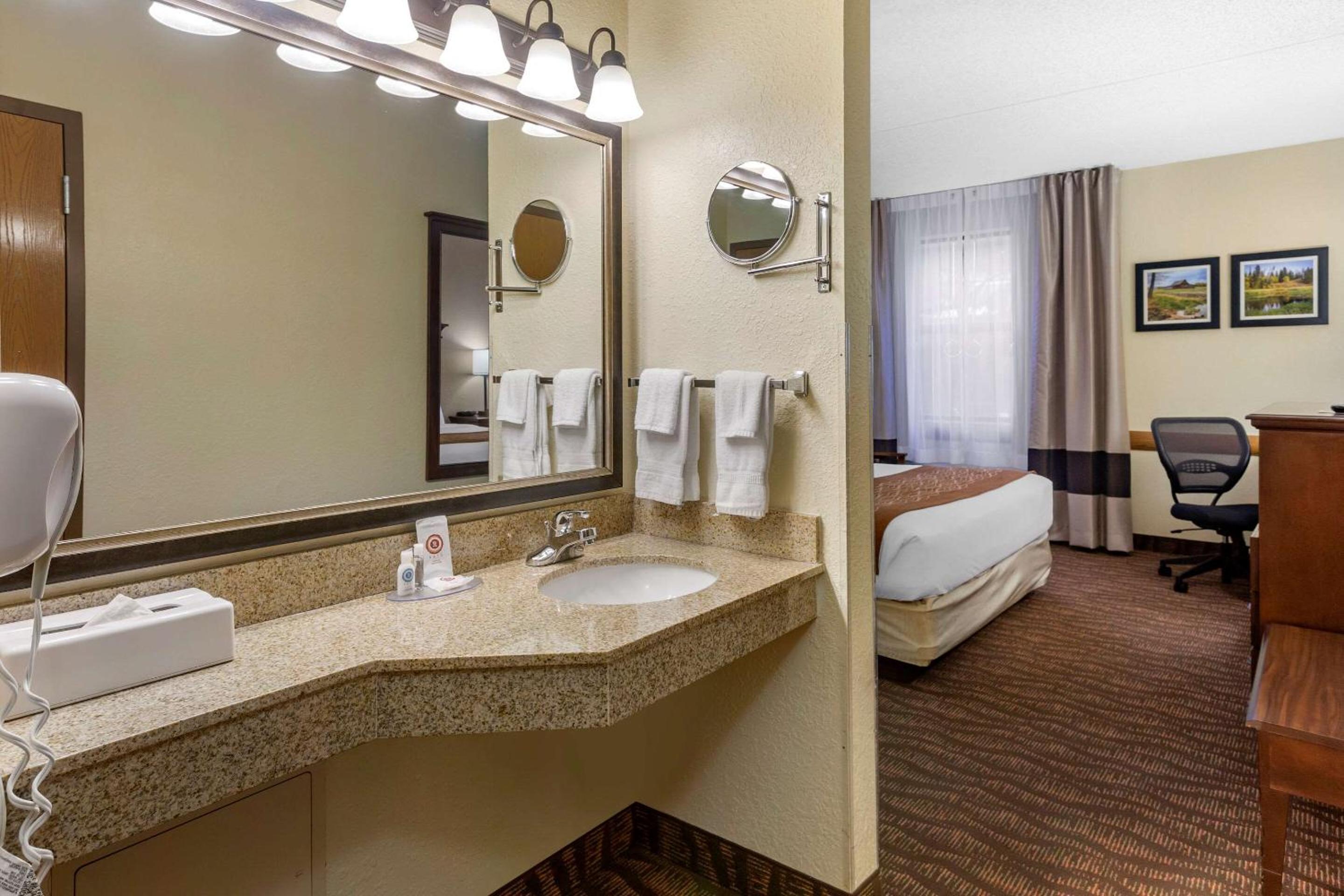 King Room - Accessible/Non-Smoking - Photo 2