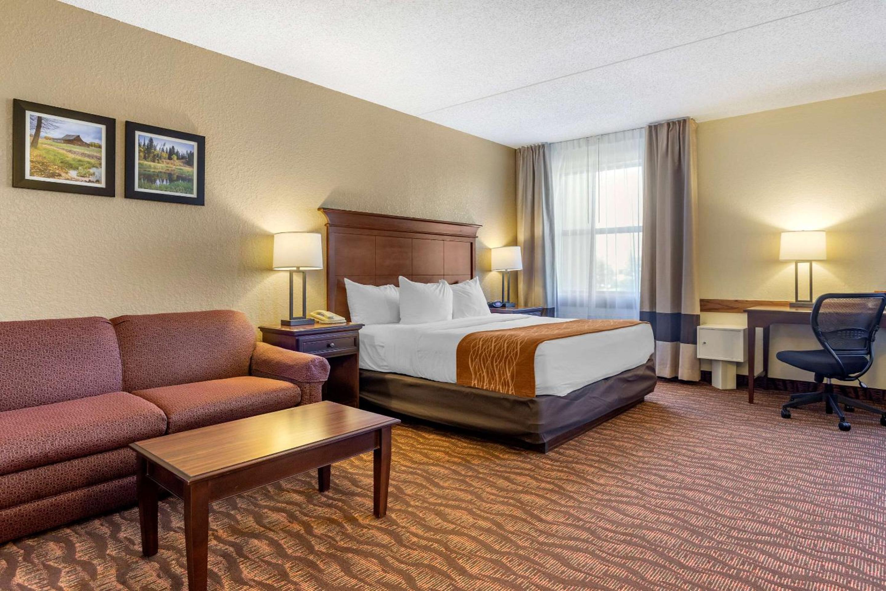 King Suite - Accessible/Non-Smoking - Photo 2