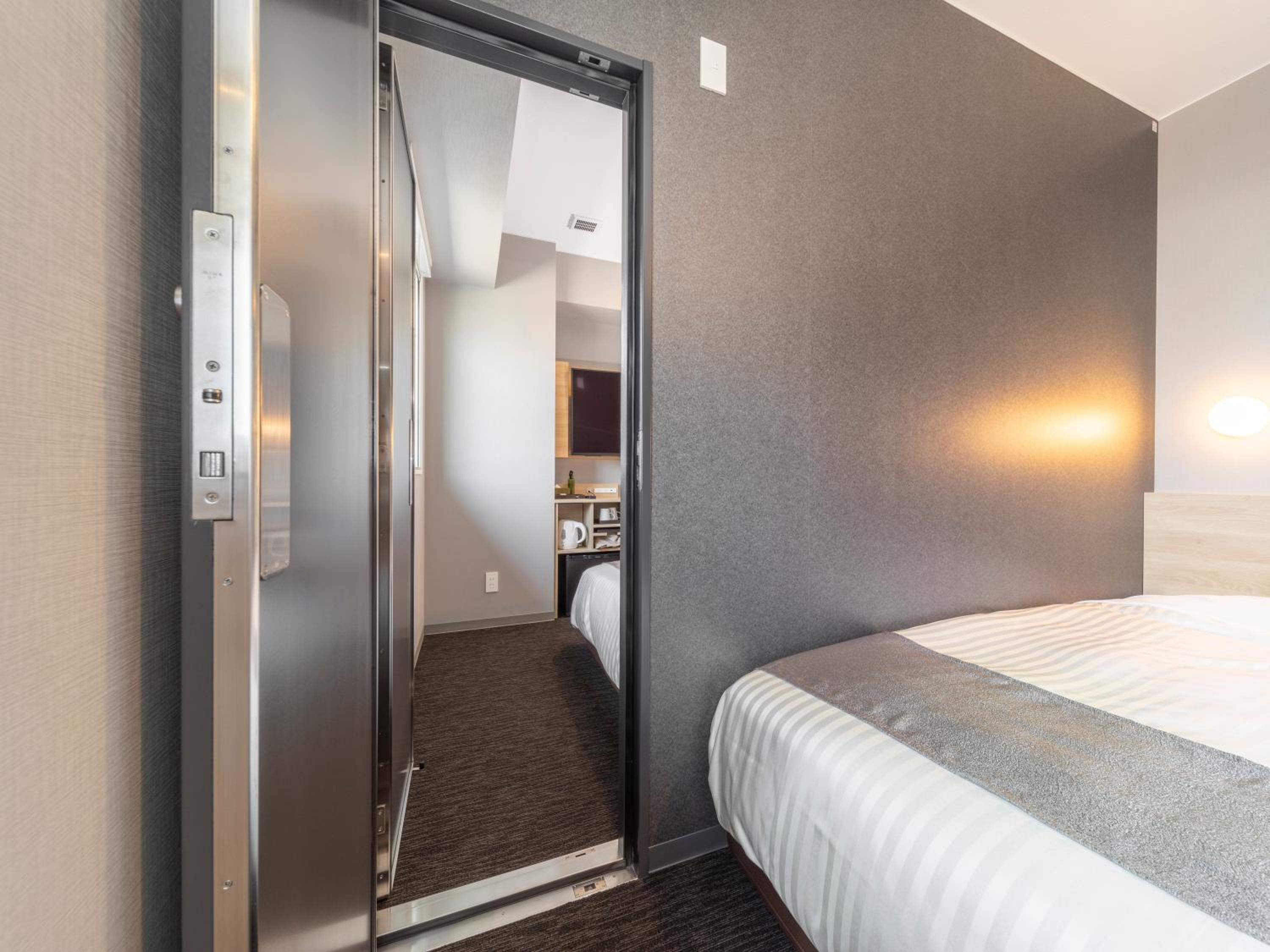 Two Connecting Double Rooms - Photo 1
