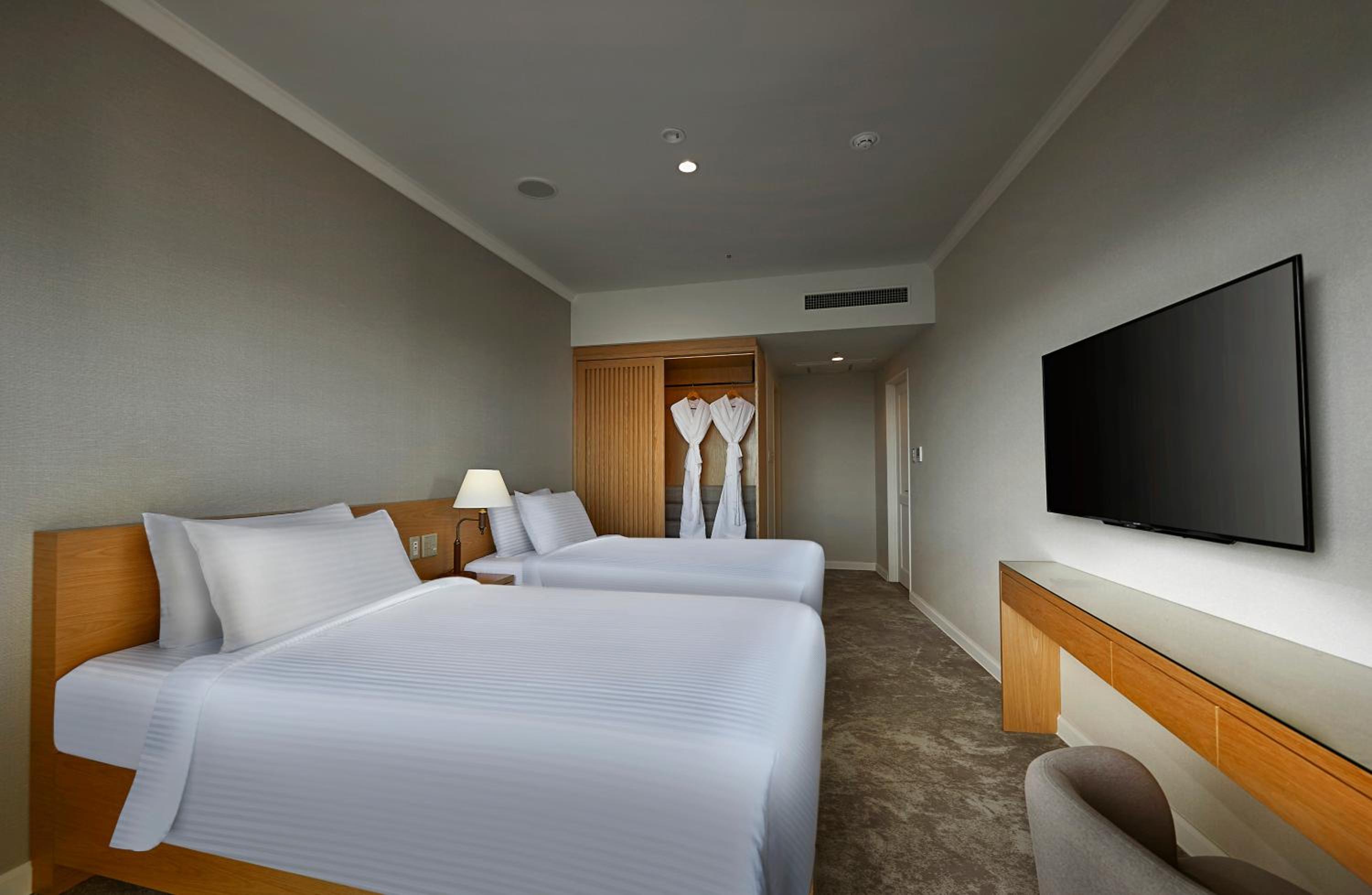 Executive Suite - Photo 7