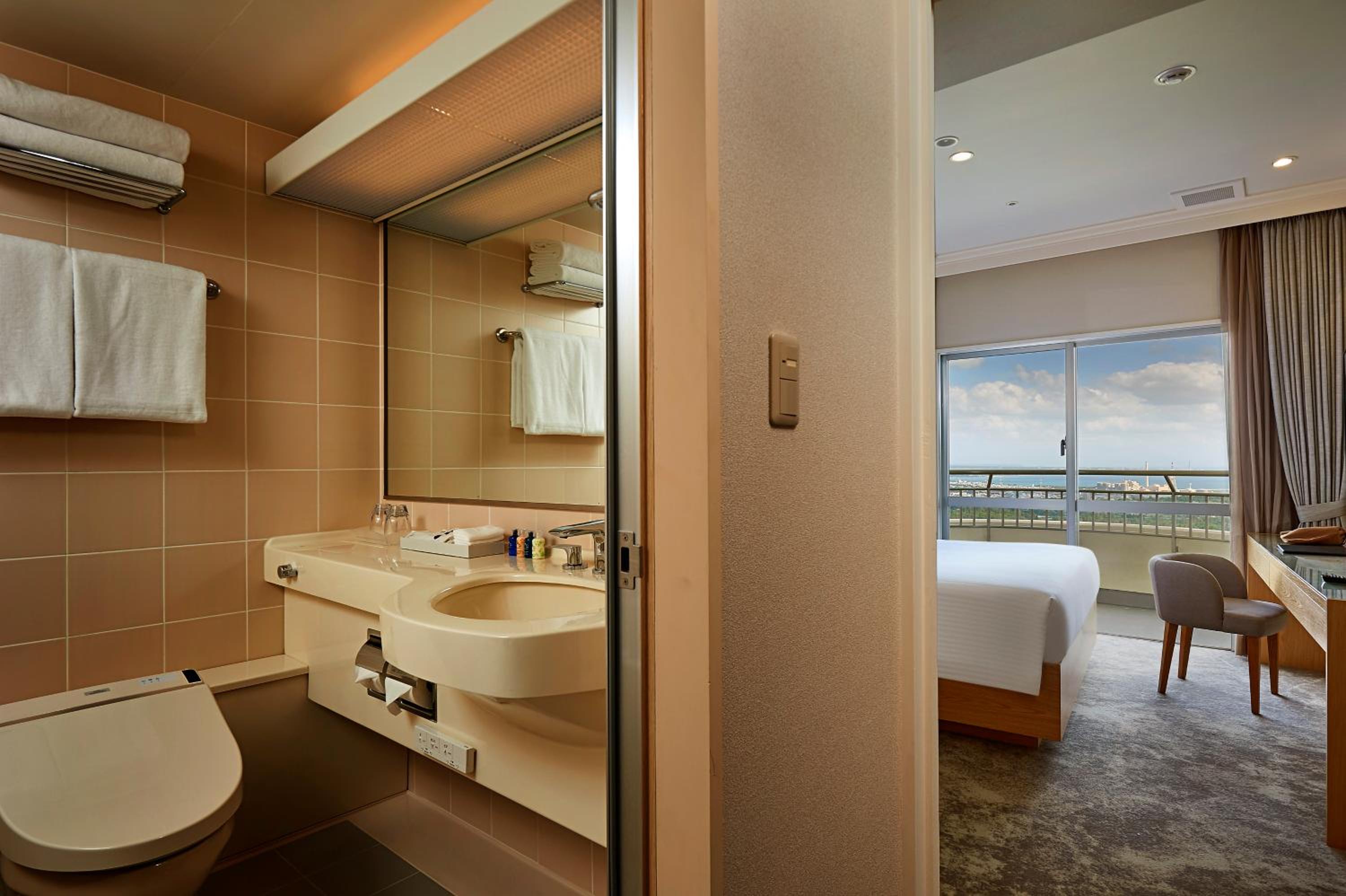 Executive Suite - Photo 11