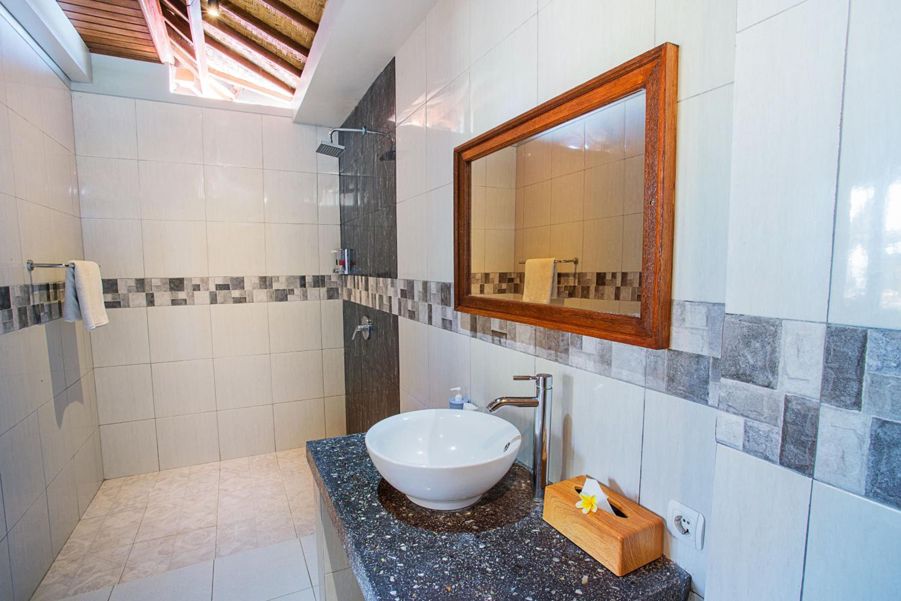 Deluxe Double Room with Balcony and Sea View - Photo 18