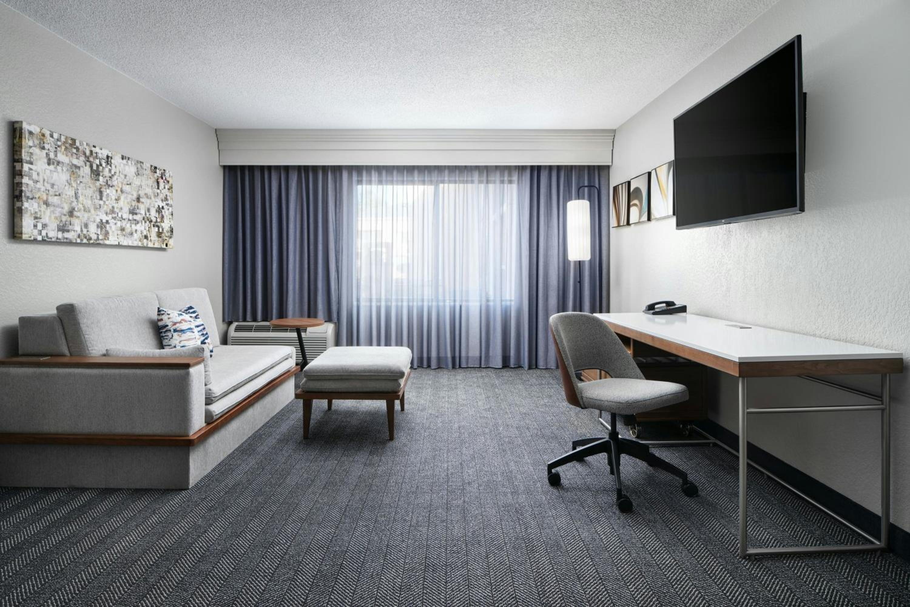One-Bedroom King Suite with Bathtub and Sofa Bed - Mobility Access/Hearing Accessible