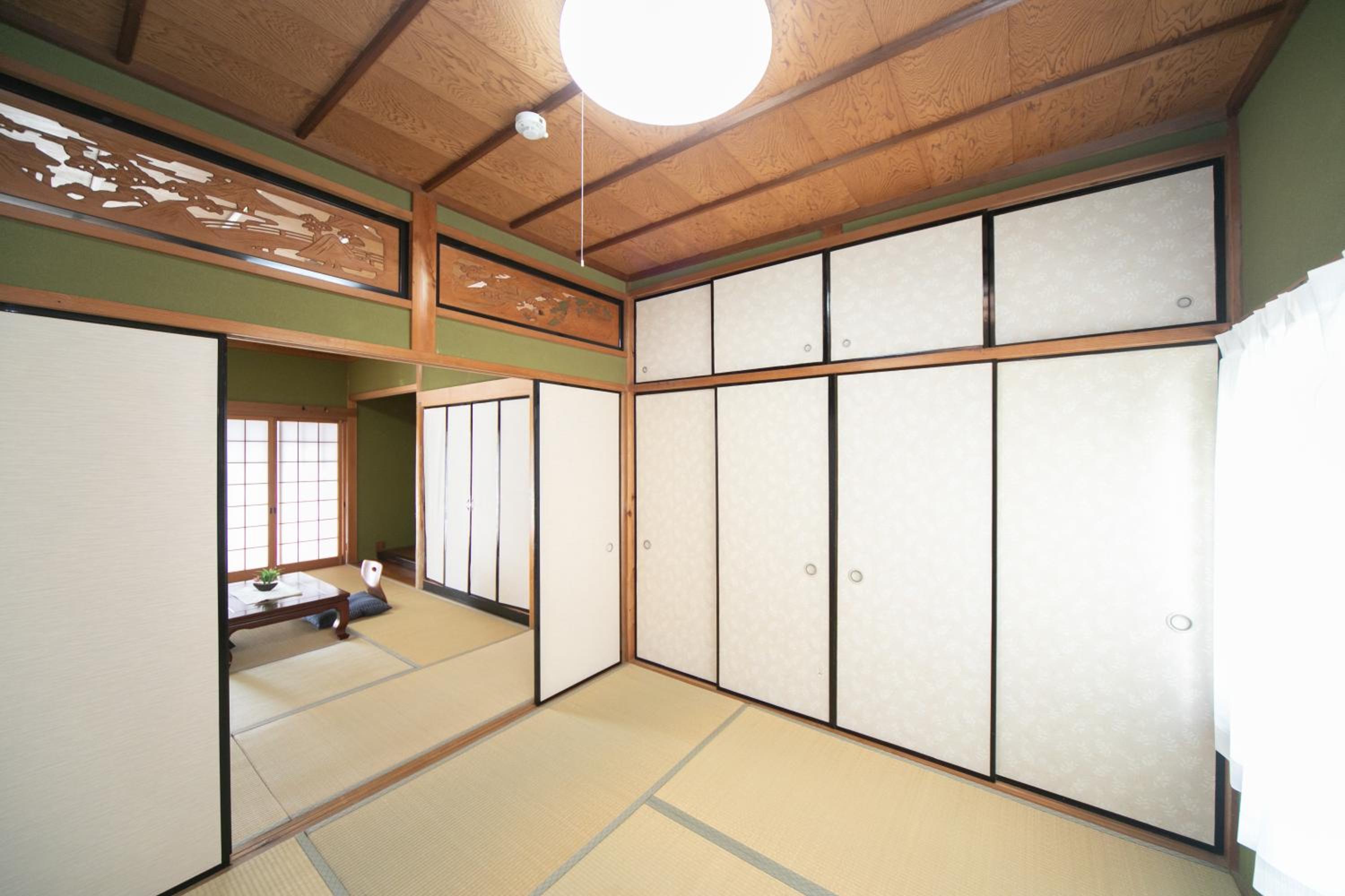 Five-Bedroom House - Photo 13