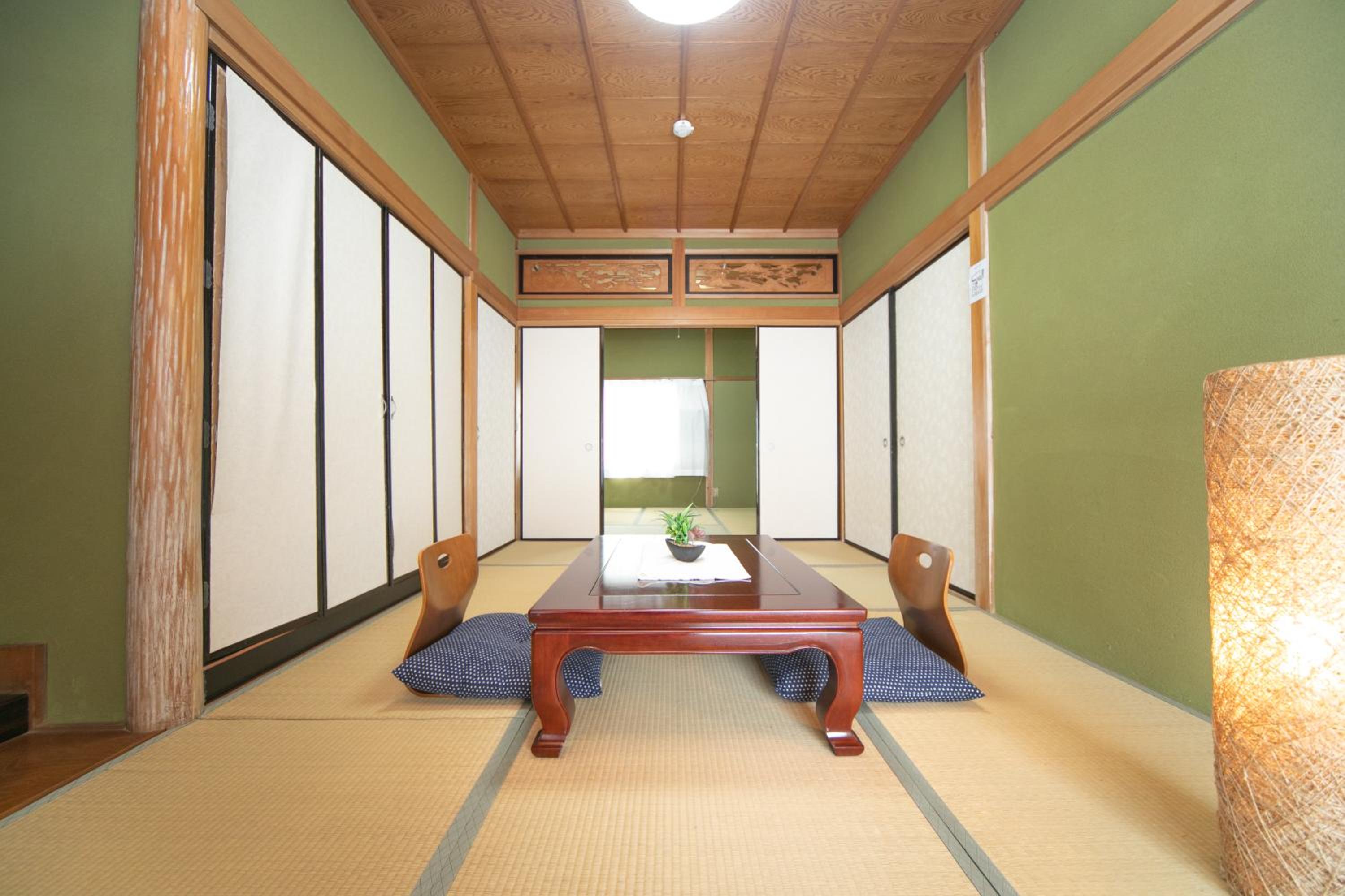 Five-Bedroom House - Photo 14