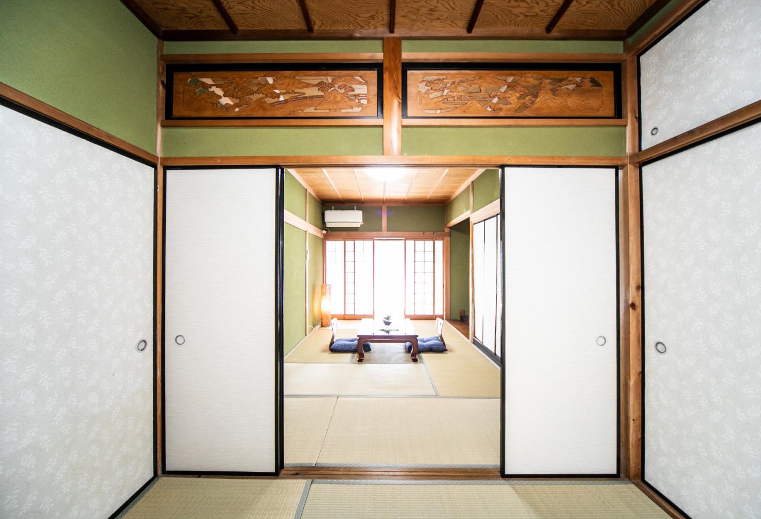 Five-Bedroom House - Photo 16