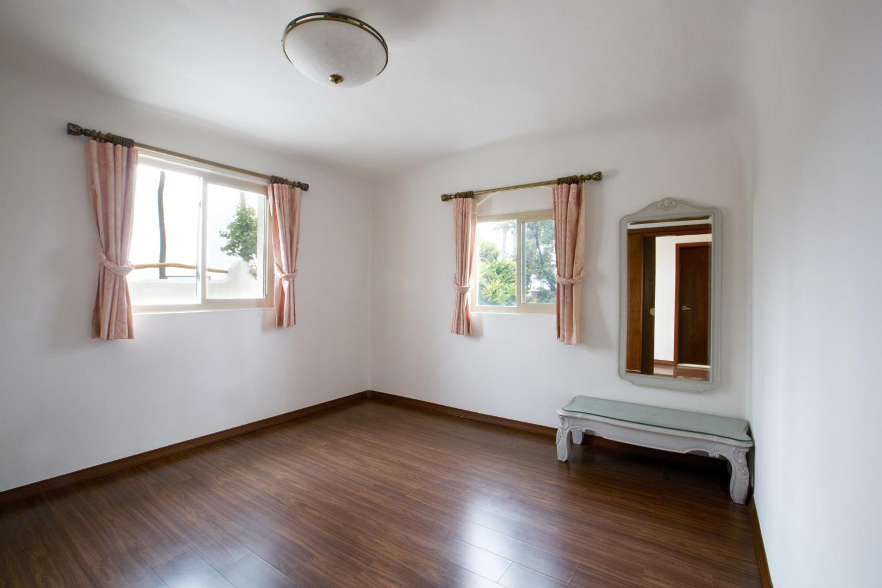Family Room - Photo 6