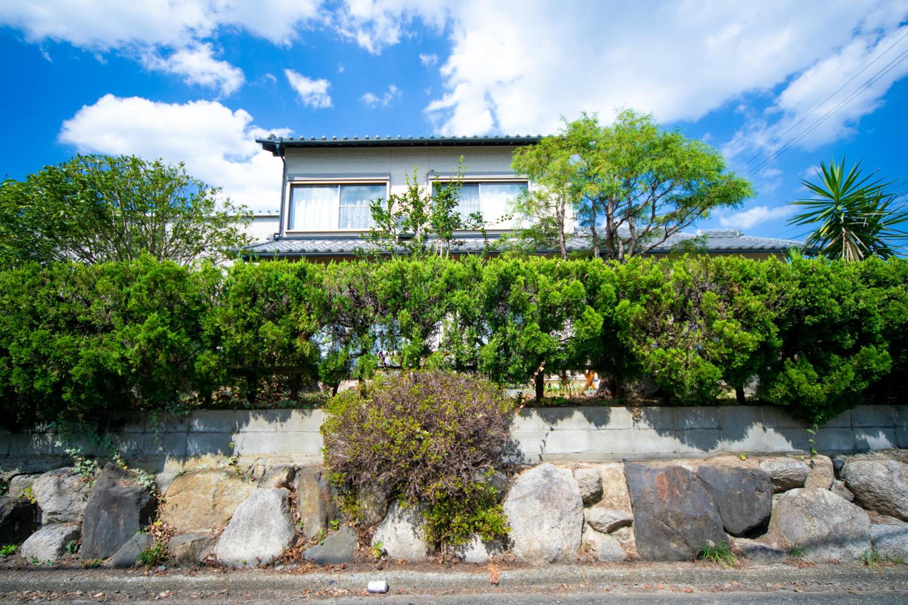 Five-Bedroom House - Photo 40